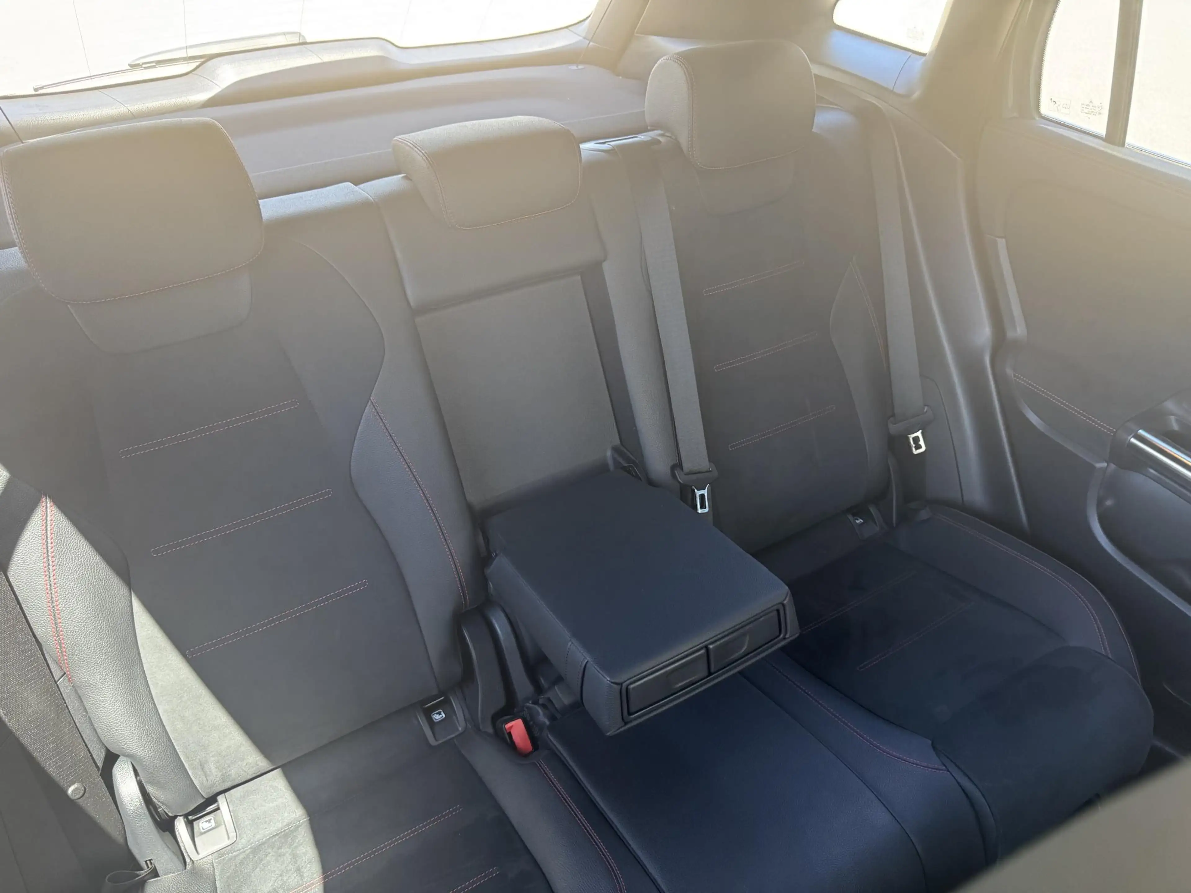 Mercedes-Benz GLA 250 e AMG Line — photo 13