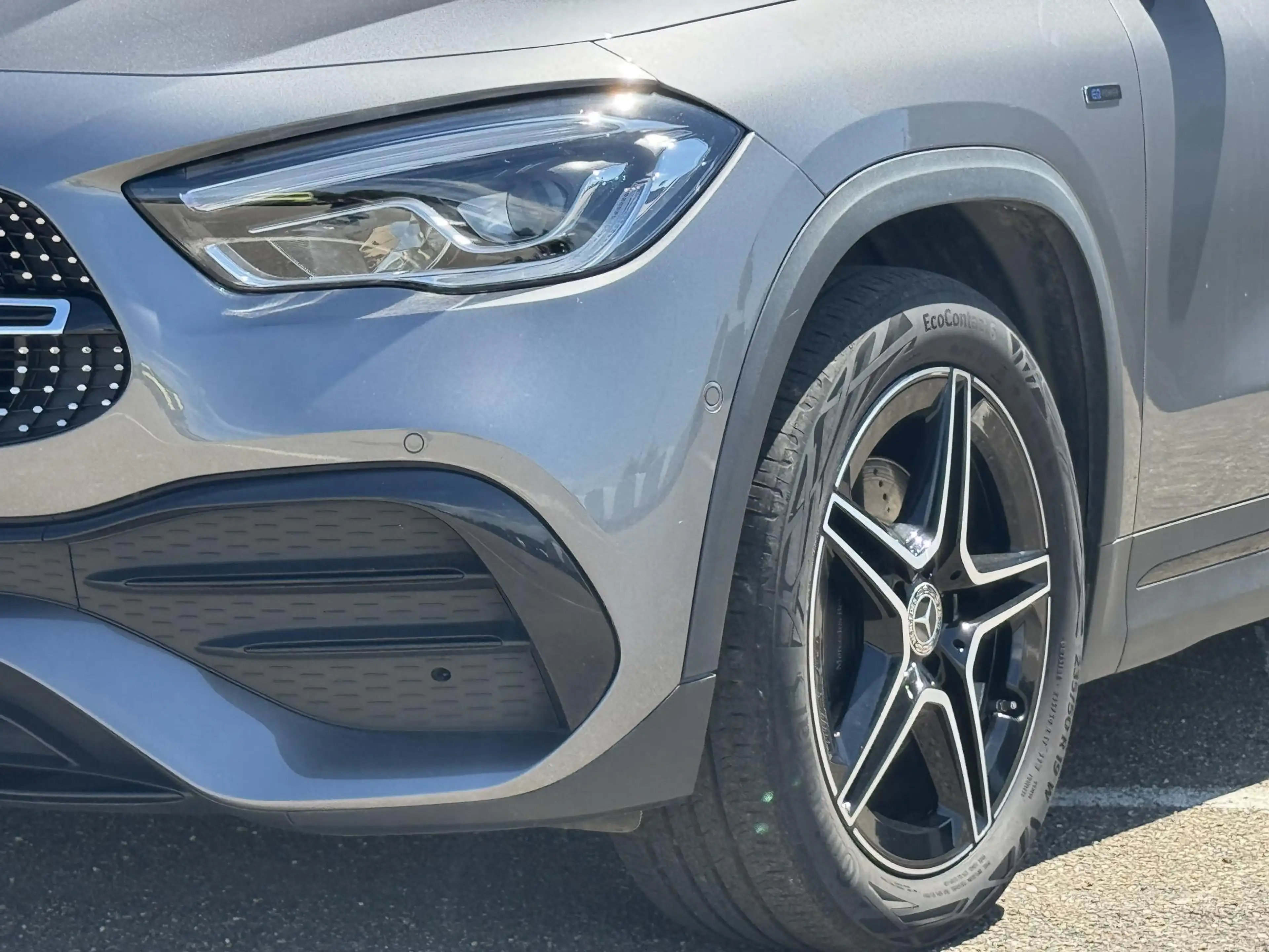 Mercedes-Benz GLA 250 e AMG Line — photo 4