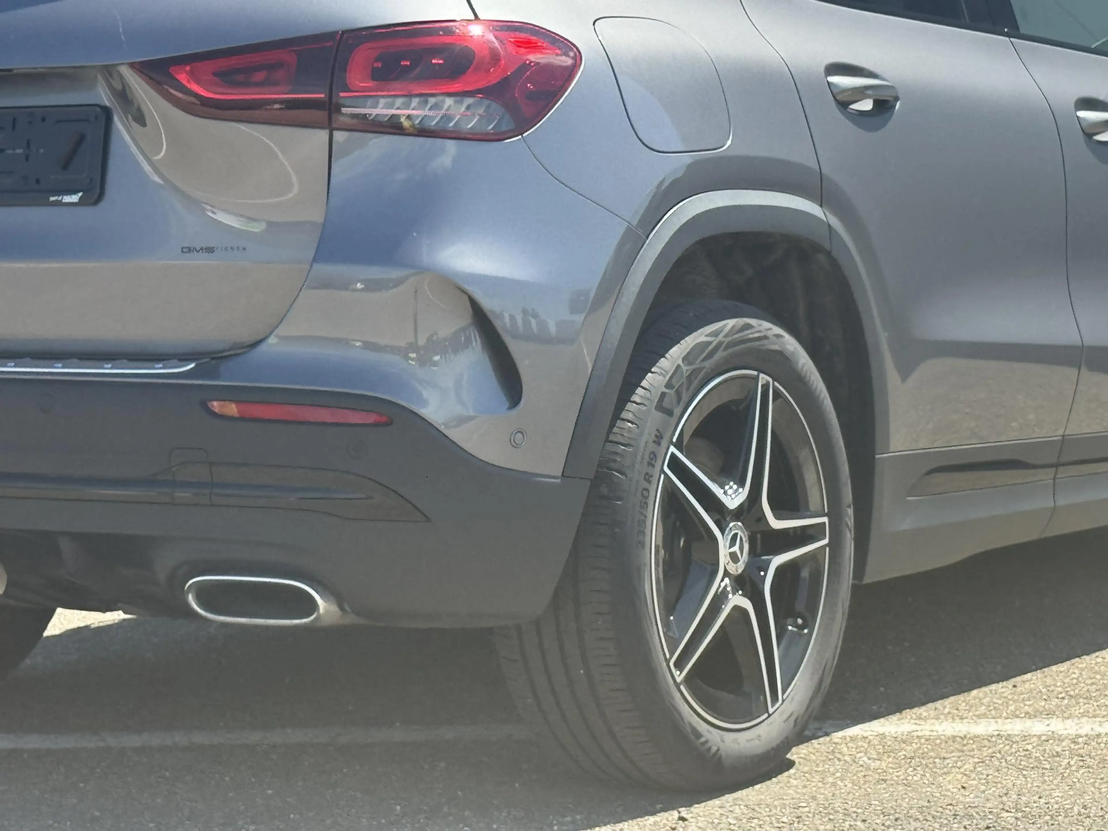Mercedes-Benz GLA 250 e AMG Line — photo 8