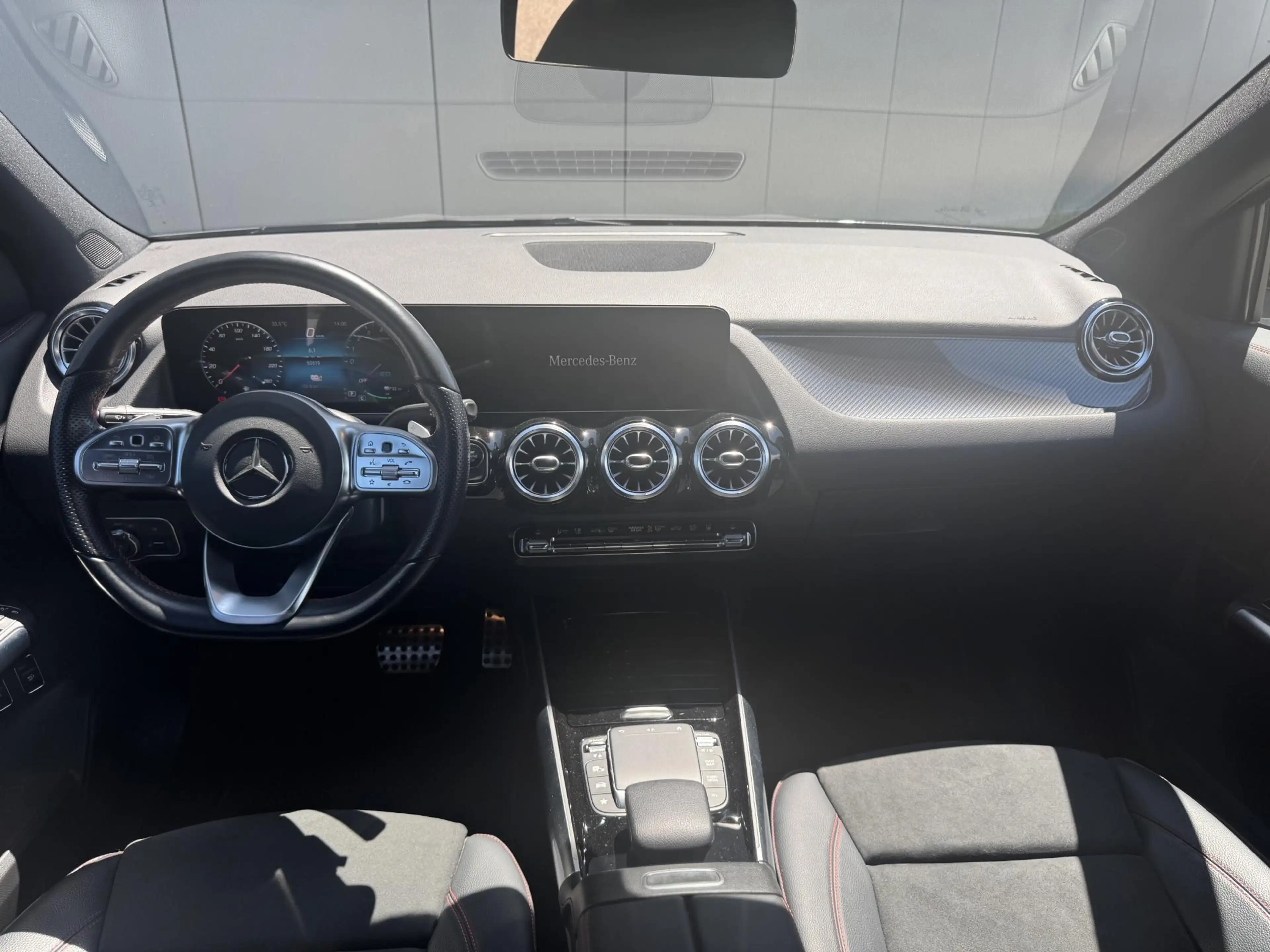Mercedes-Benz GLA 250 e AMG Line — photo 15