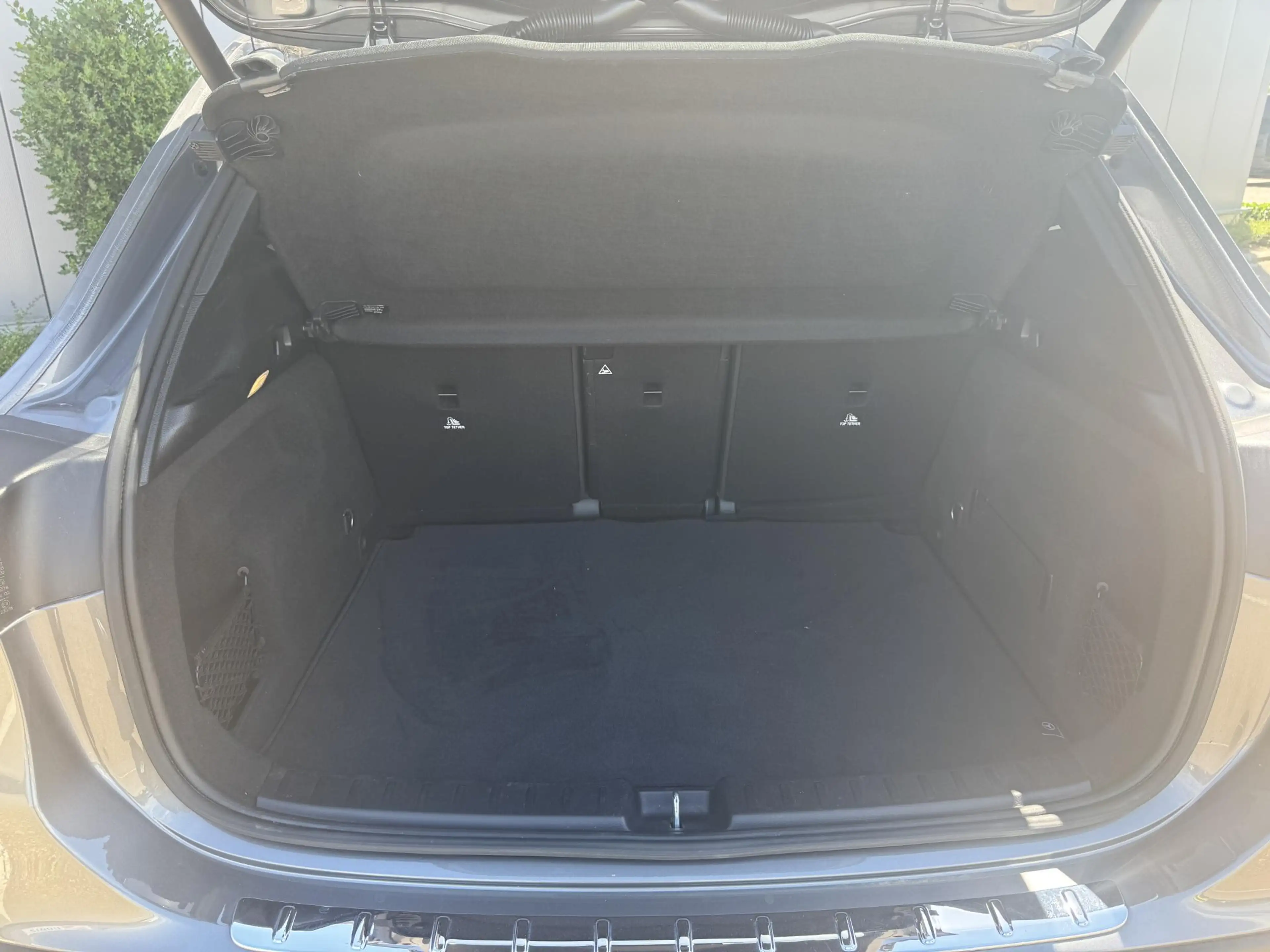 Mercedes-Benz GLA 250 e AMG Line — photo 11