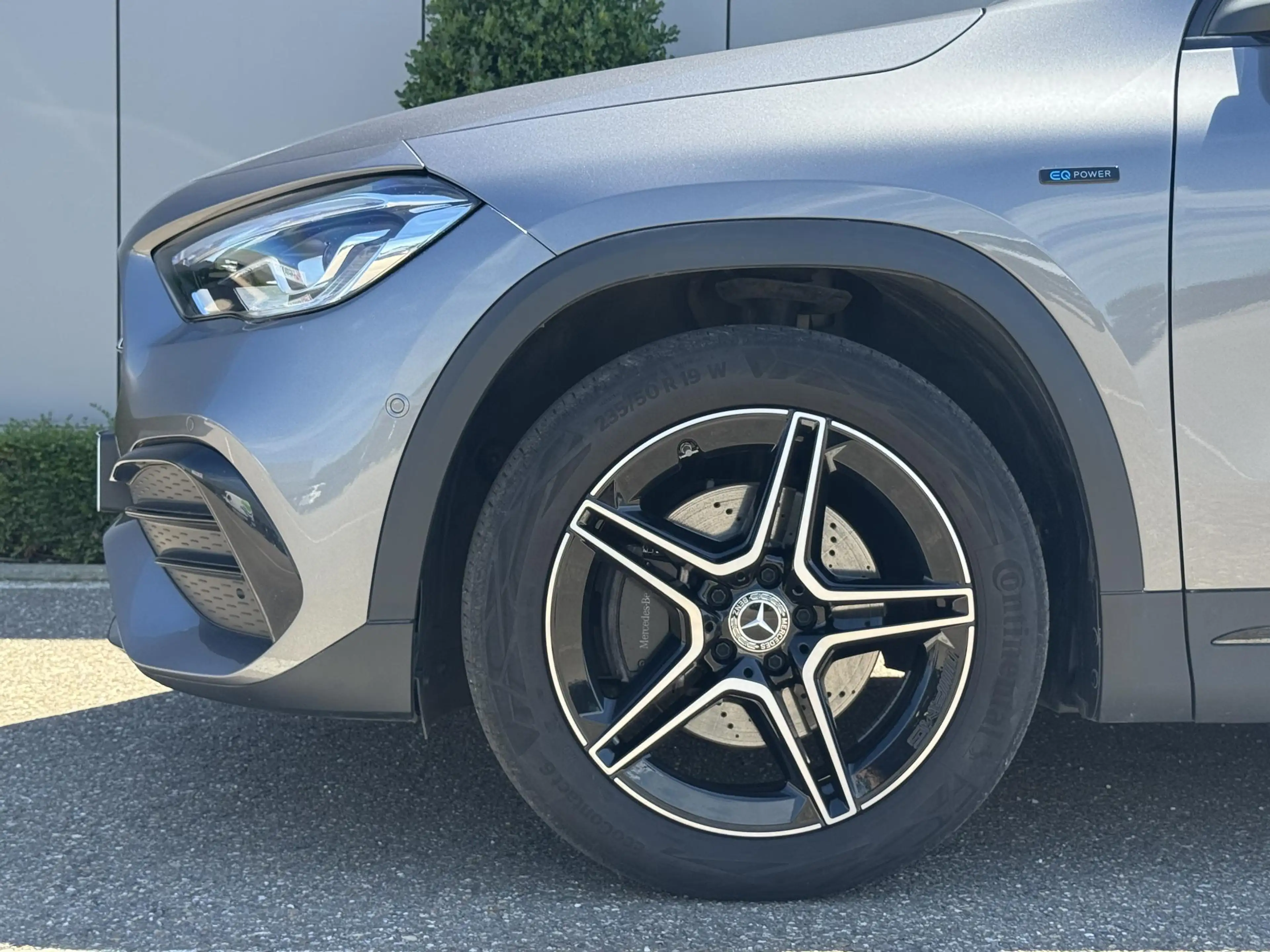 Mercedes-Benz GLA 250 e AMG Line — photo 7