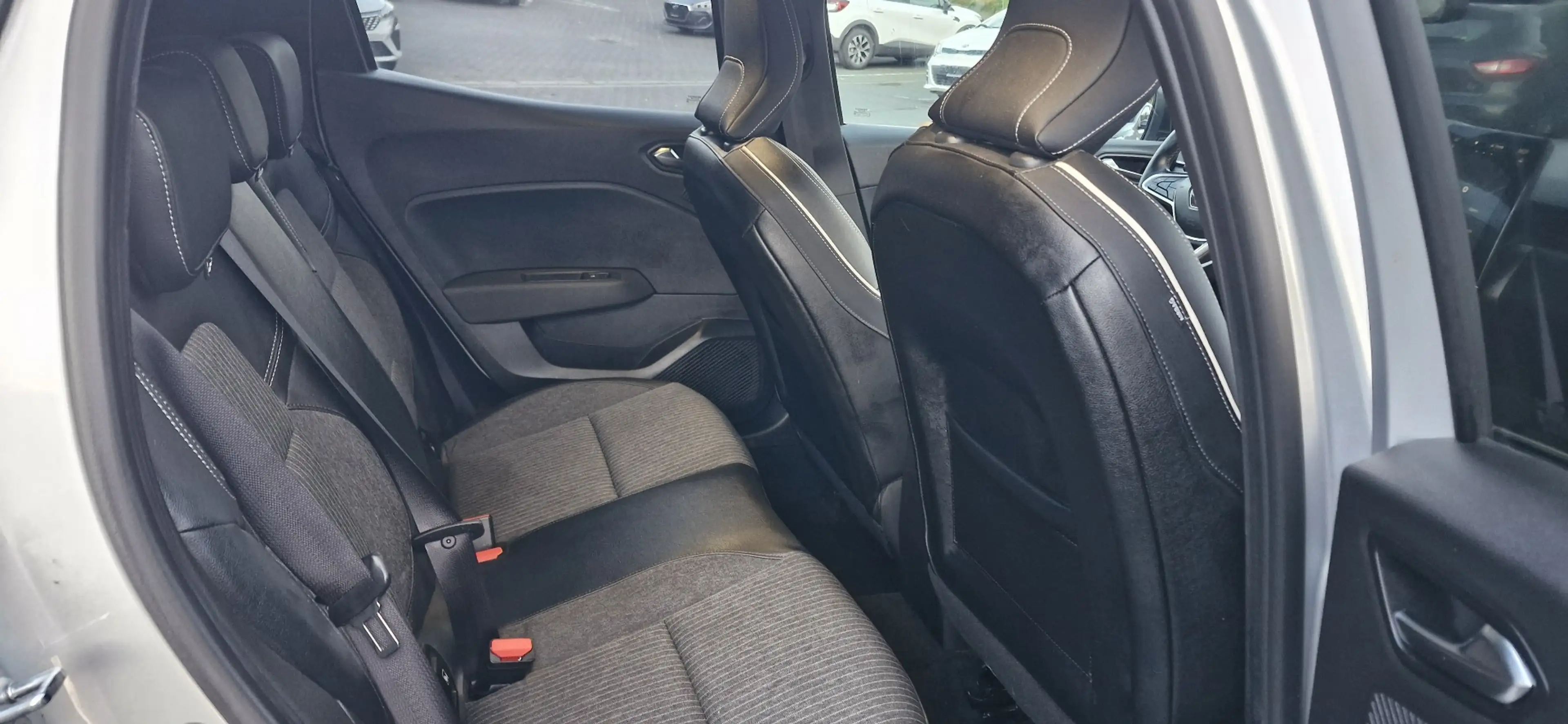 Renault Clio Intens / 360 Grad Kamera / Sitzheizung — photo 15