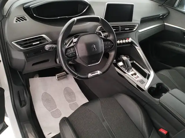 Peugeot 3008 view 9