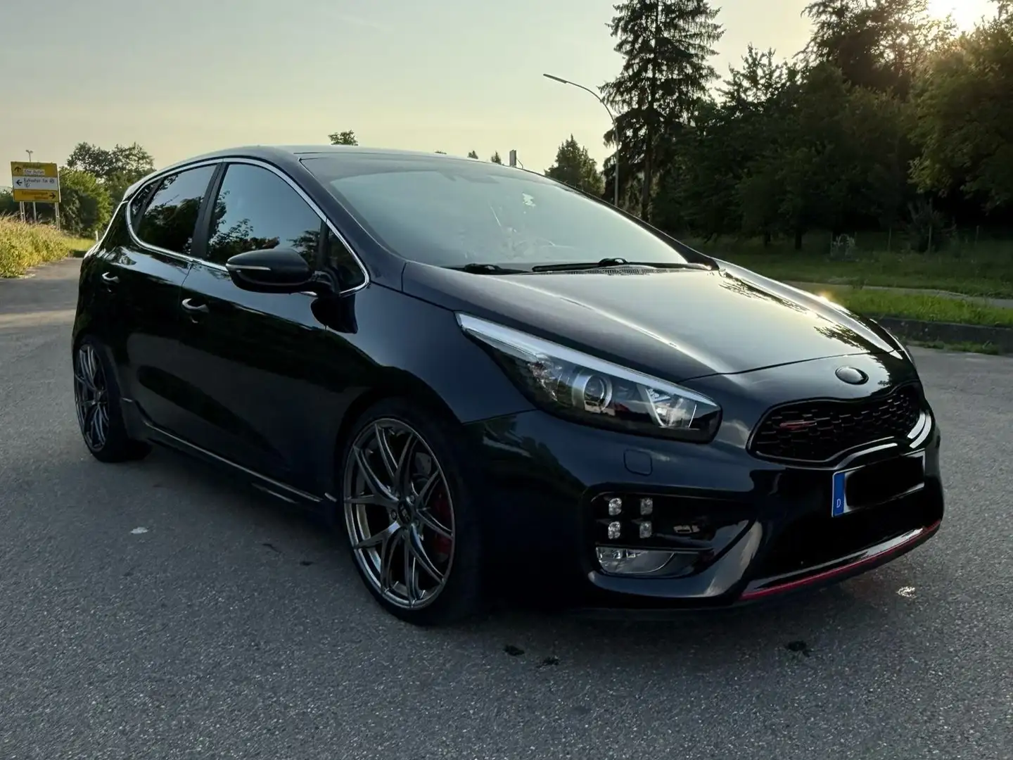 Kia Ceed / cee'd Ceed 1.6 T-GDI GT-Track Schwarz - 2