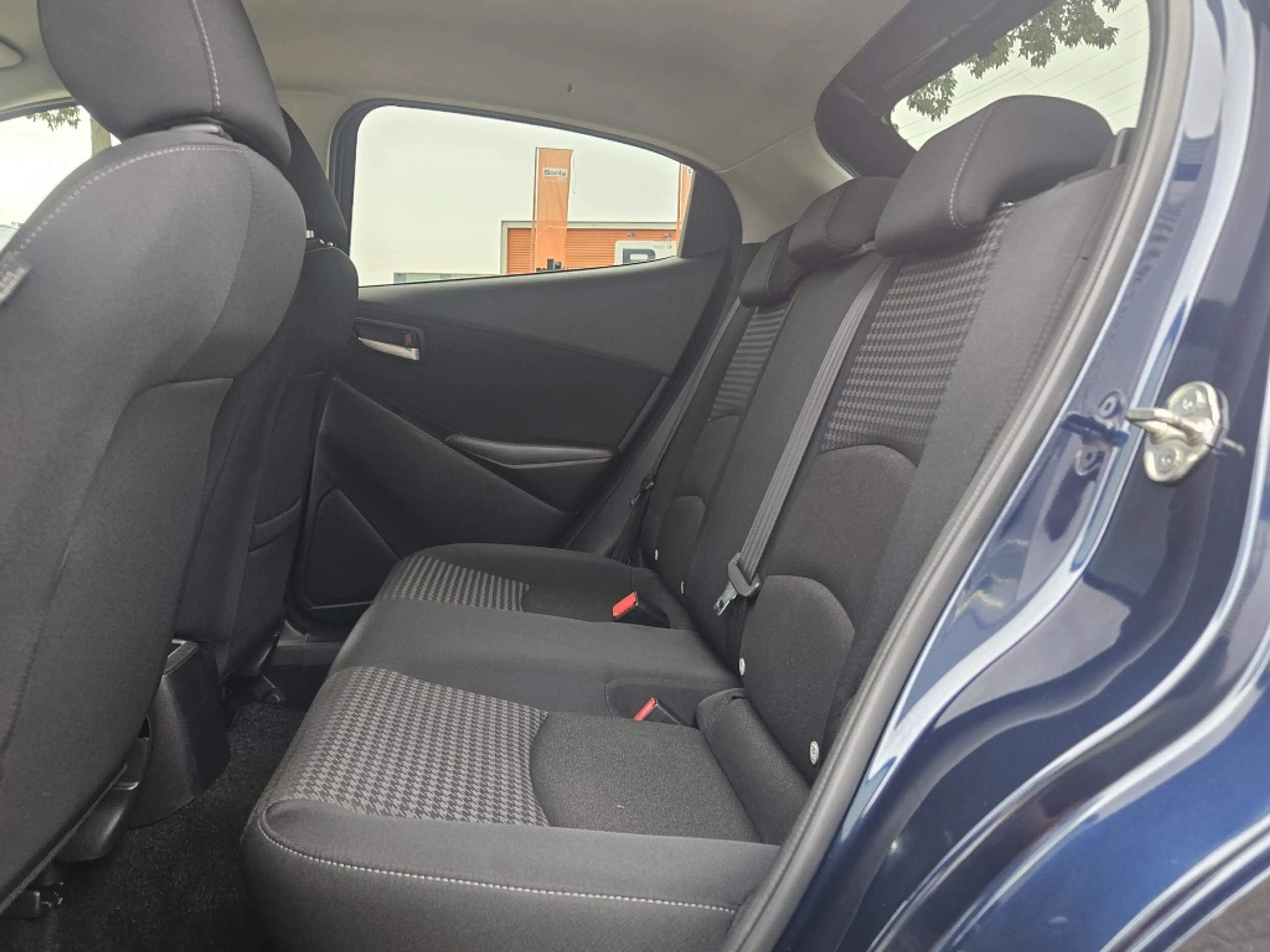 Mazda 2 1.5 Skyactiv-G Skylease+ / Camera & Sensor achter — photo 12