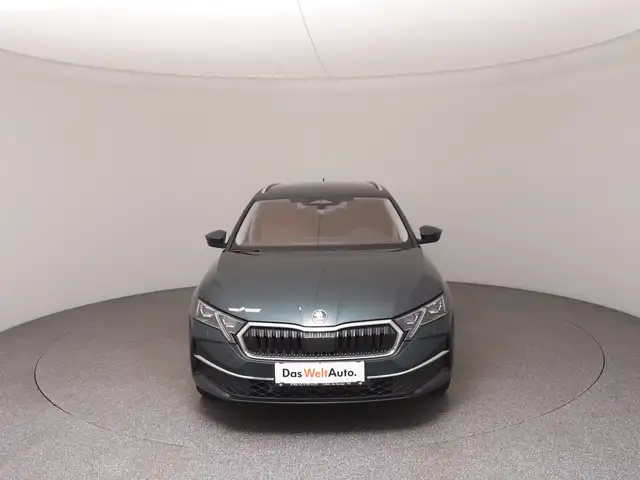 Skoda Octavia view 3
