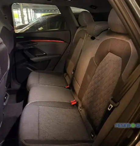 Audi Q5 view 7