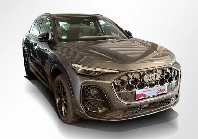 Audi Q5 view 8