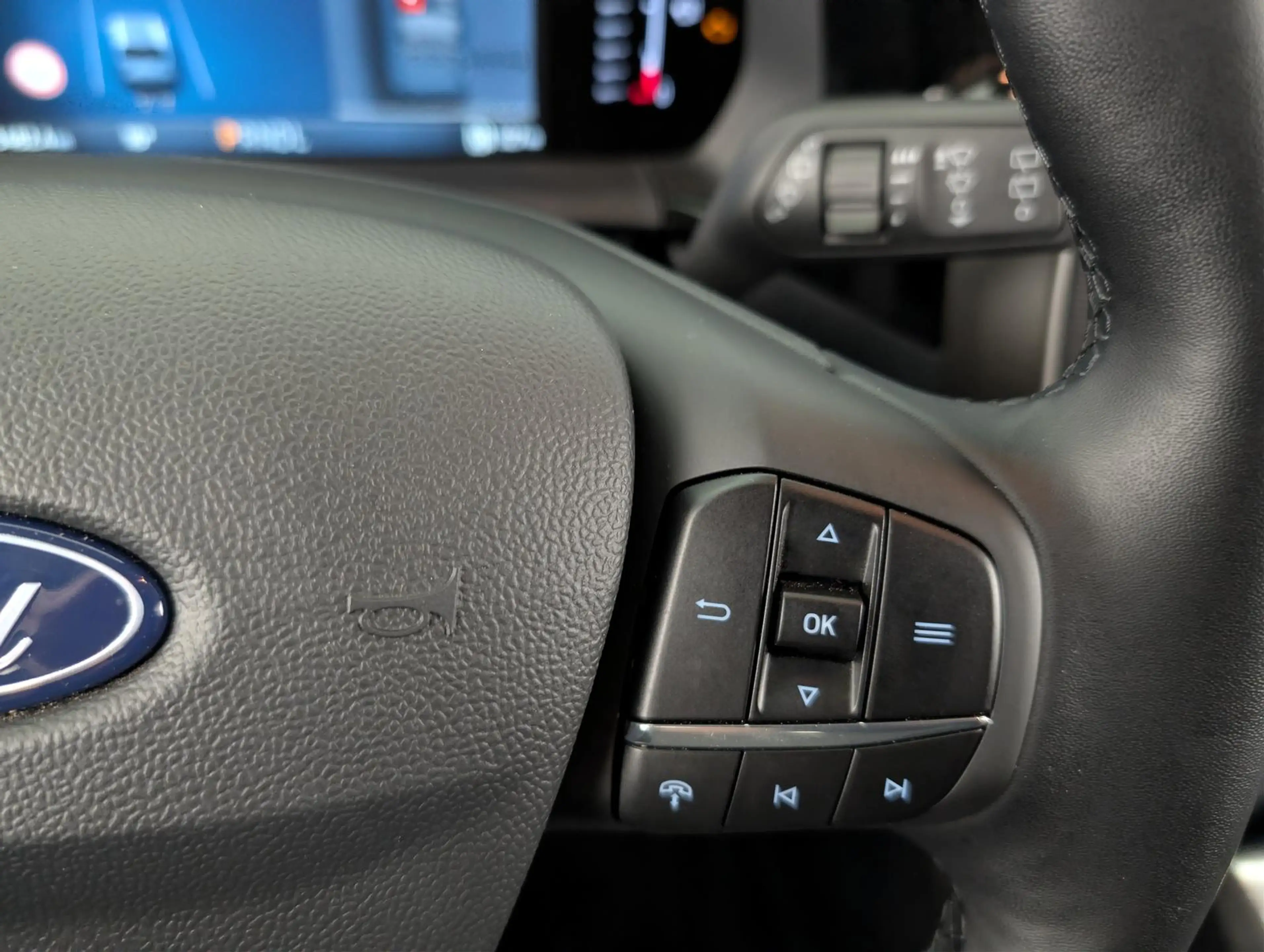 Ford Tourneo Courier 1.0 EcoB Aut. Titanium Kam+Tempo — photo 32