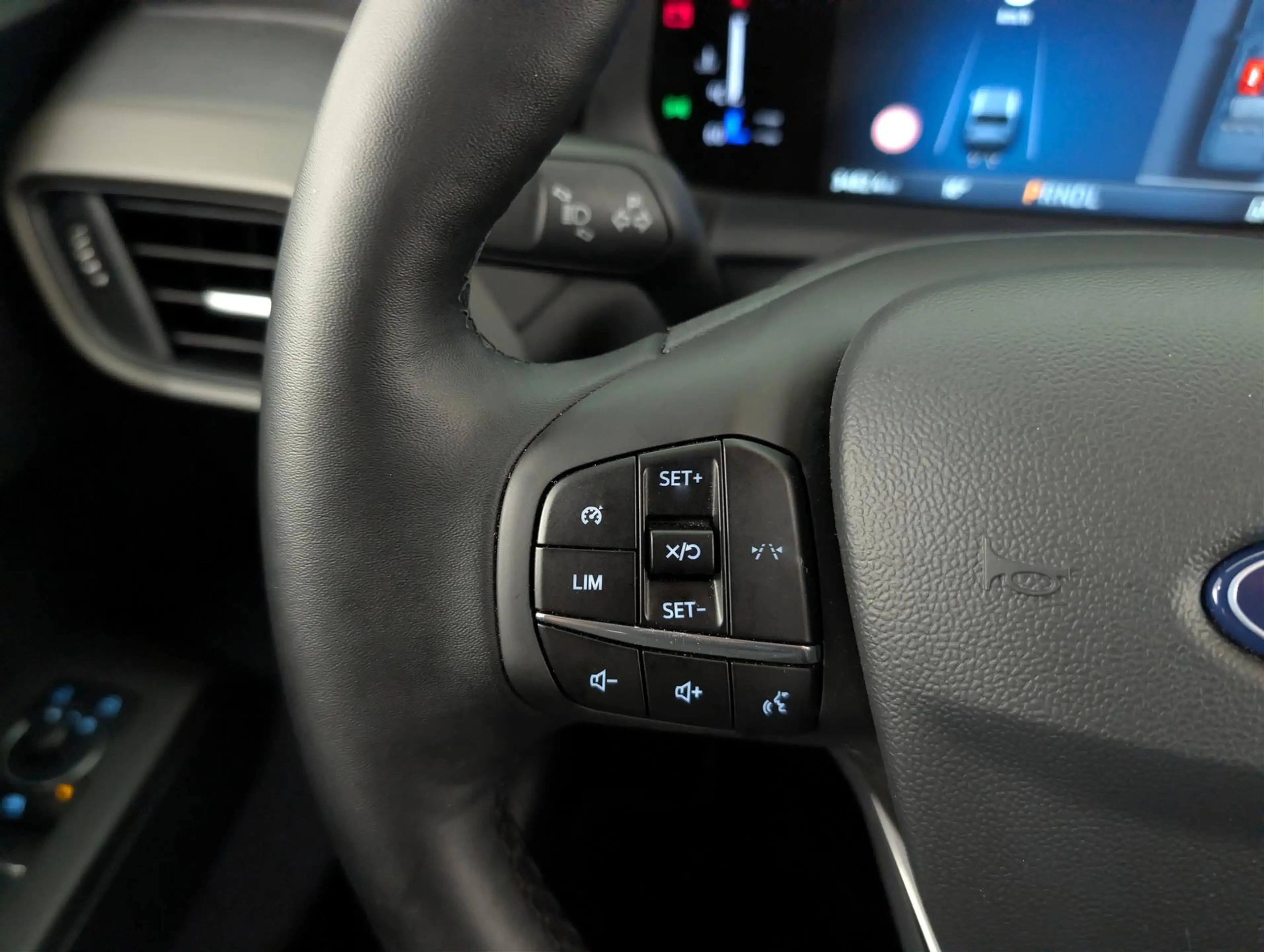 Ford Tourneo Courier 1.0 EcoB Aut. Titanium Kam+Tempo — photo 31