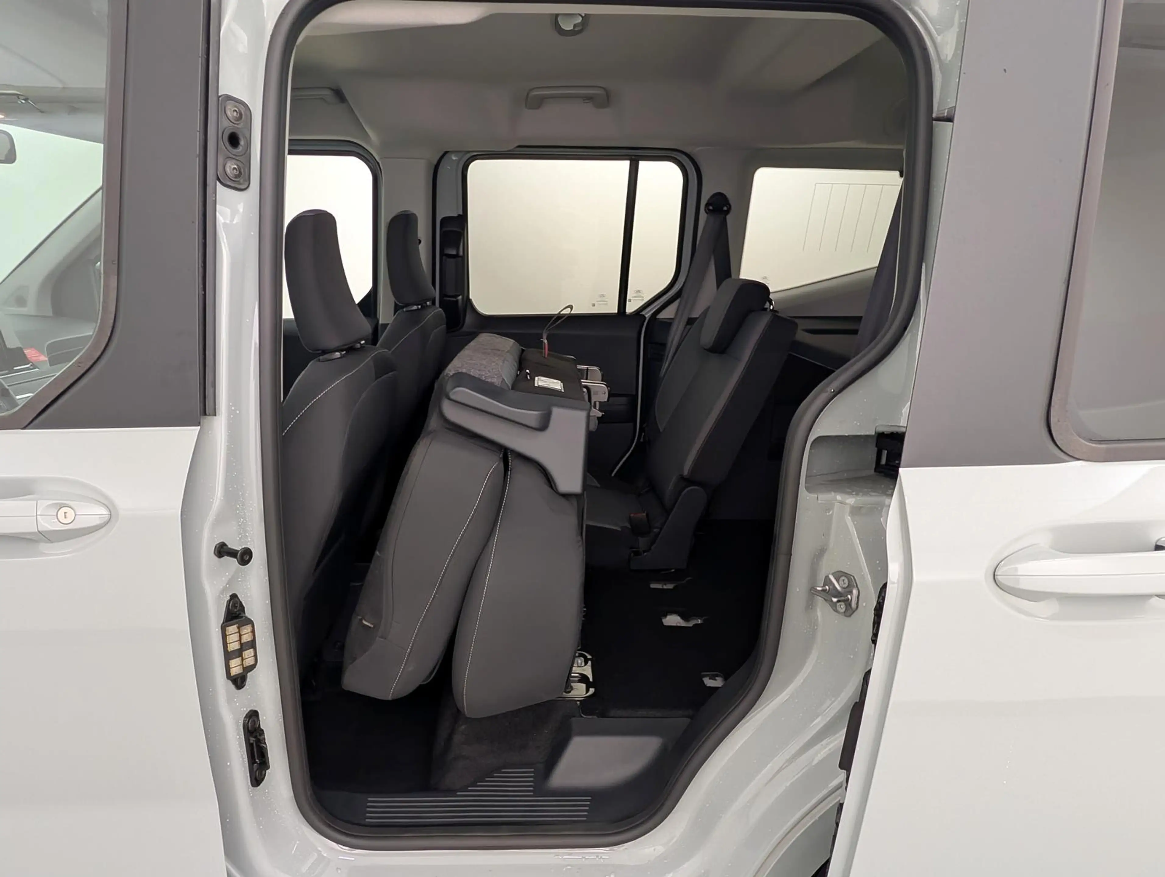 Ford Tourneo Courier 1.0 EcoB Aut. Titanium Kam+Tempo — photo 11