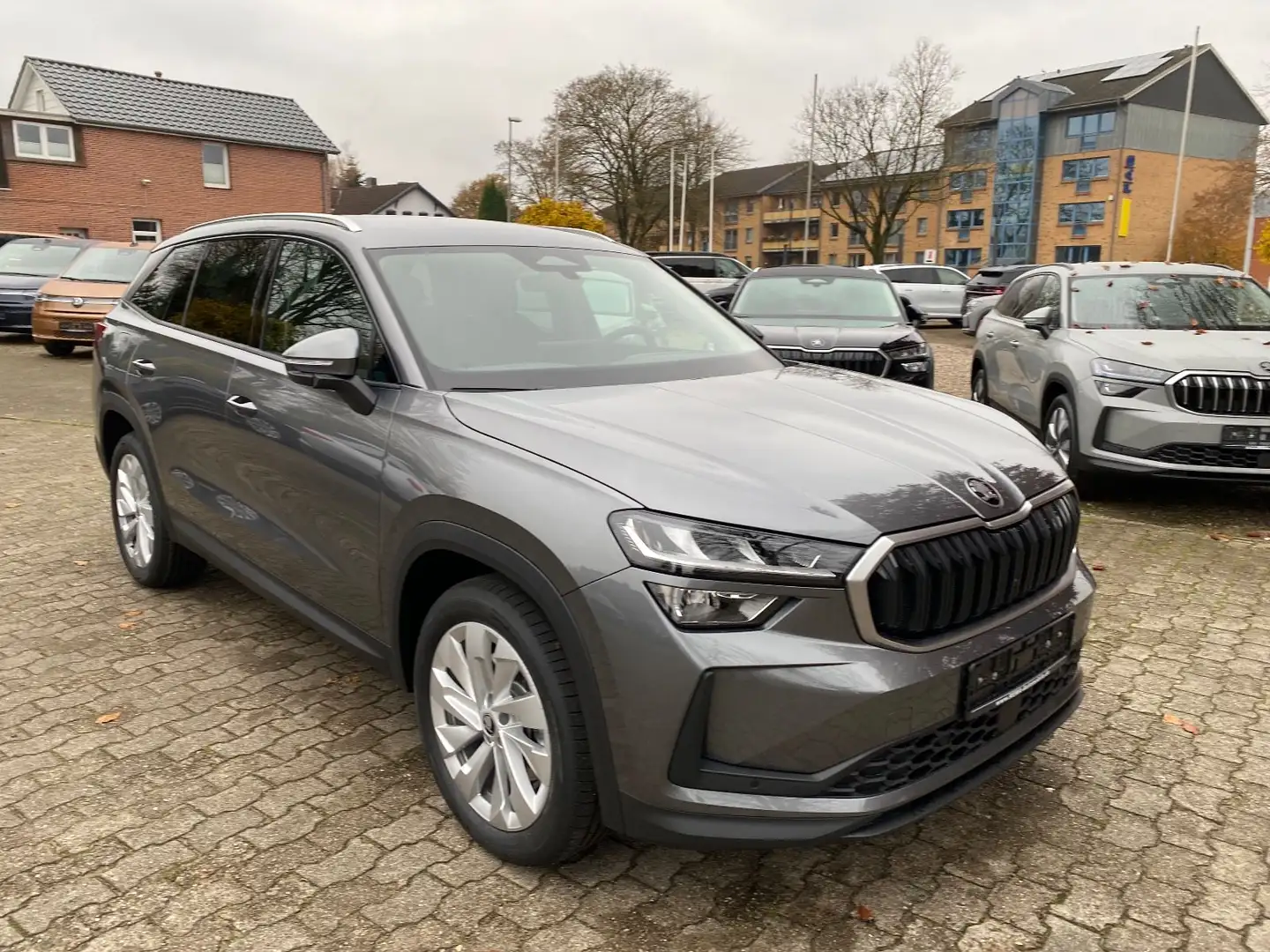 Skoda Kodiaq 2.0 TDI 4x4 Selection 7 Sitzer AHK 19 Z Gris - 1