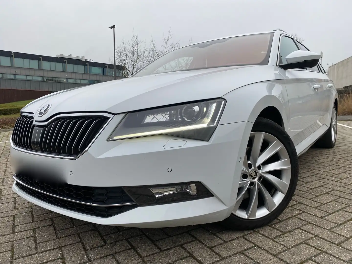 Skoda Superb 1.4 TSI ACT Laurin&Clement Wit - 1