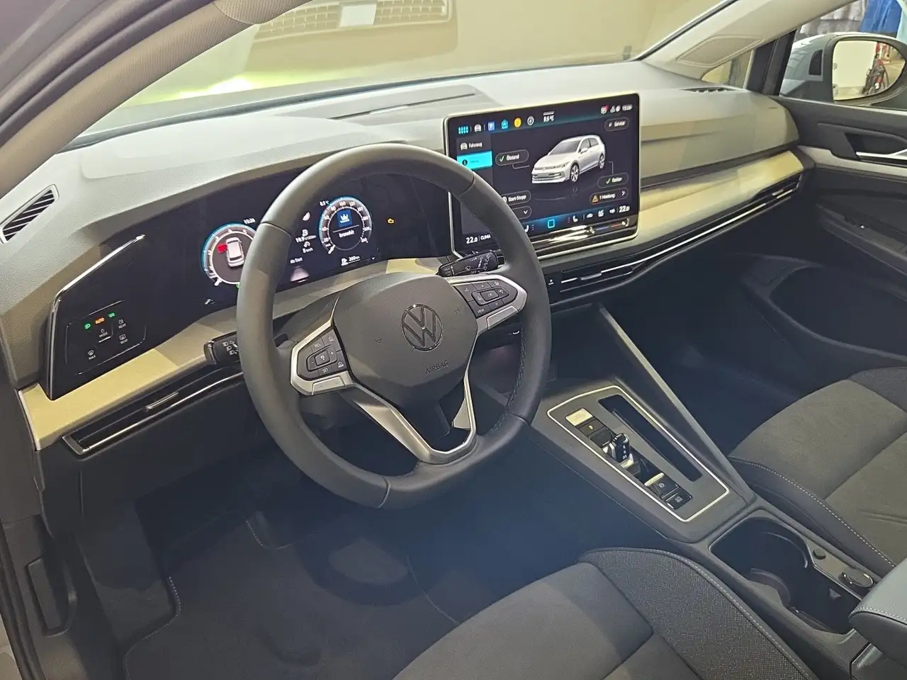 Volkswagen Golf Rabbit mHEV DSG 8