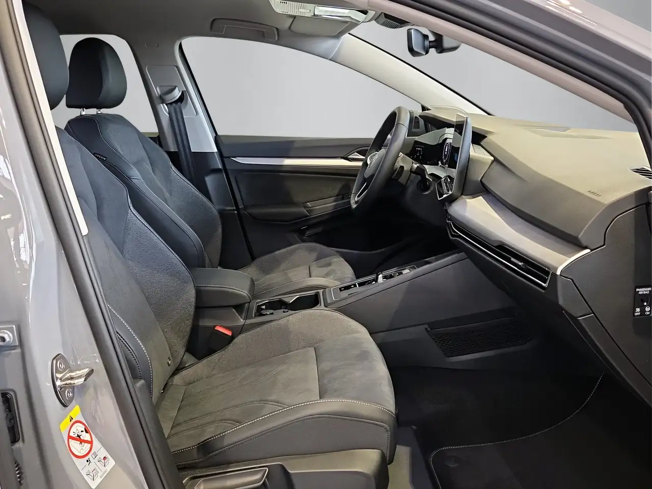 Volkswagen Golf Rabbit mHEV DSG 12