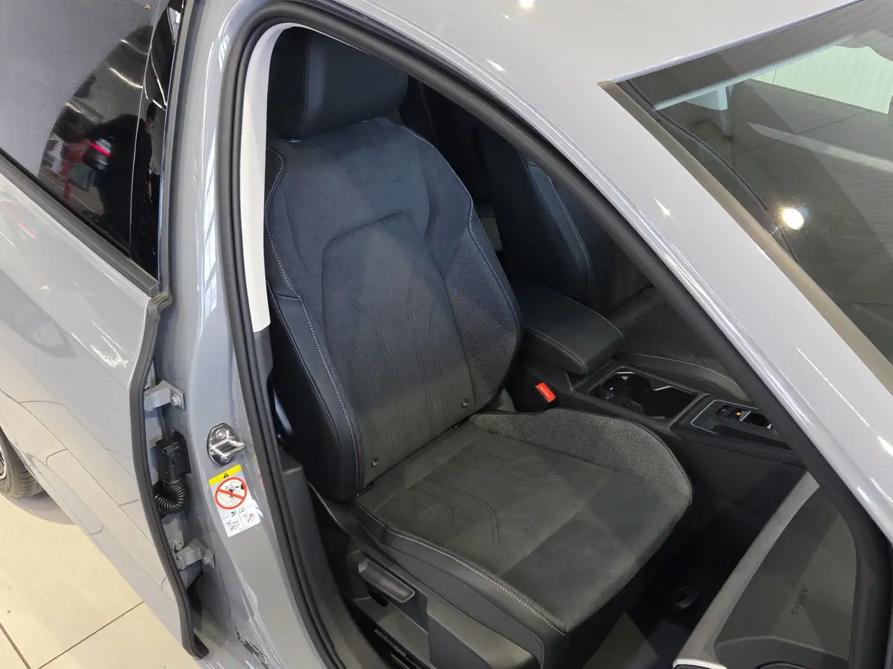 Volkswagen Golf Rabbit mHEV DSG 13