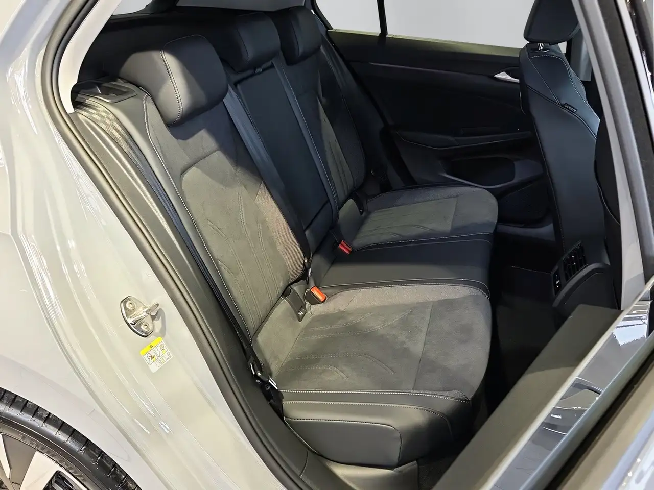 Volkswagen Golf Rabbit mHEV DSG 11
