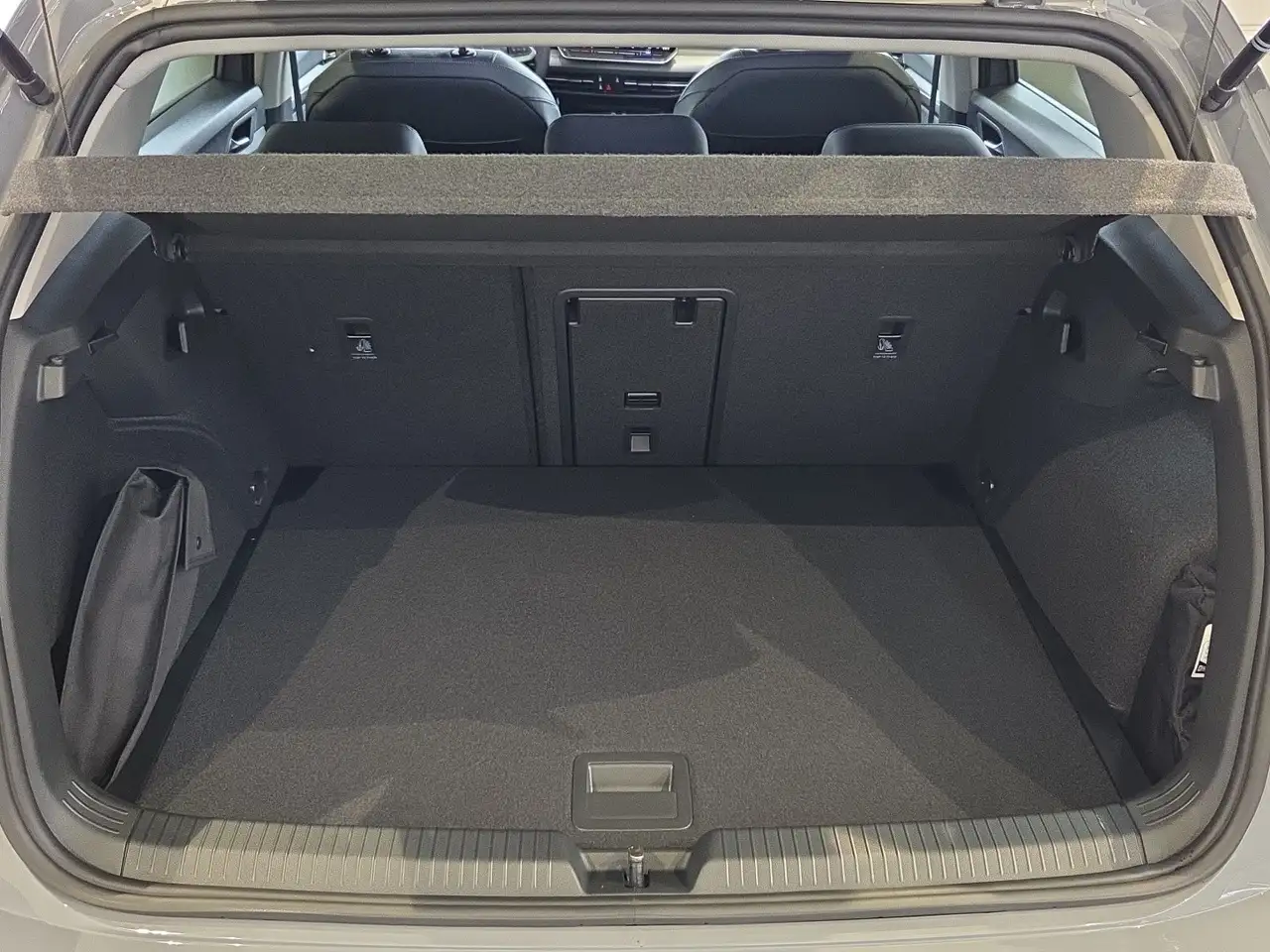 Volkswagen Golf Rabbit mHEV DSG 14
