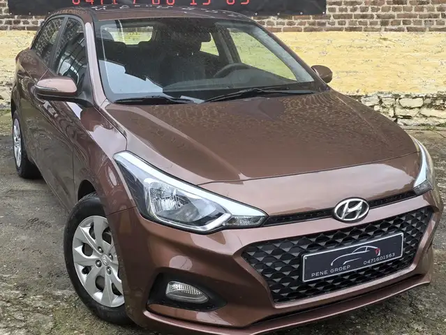 Hyundai i20 i20 1.2i/ carnet complet/ Prête à immatriculé