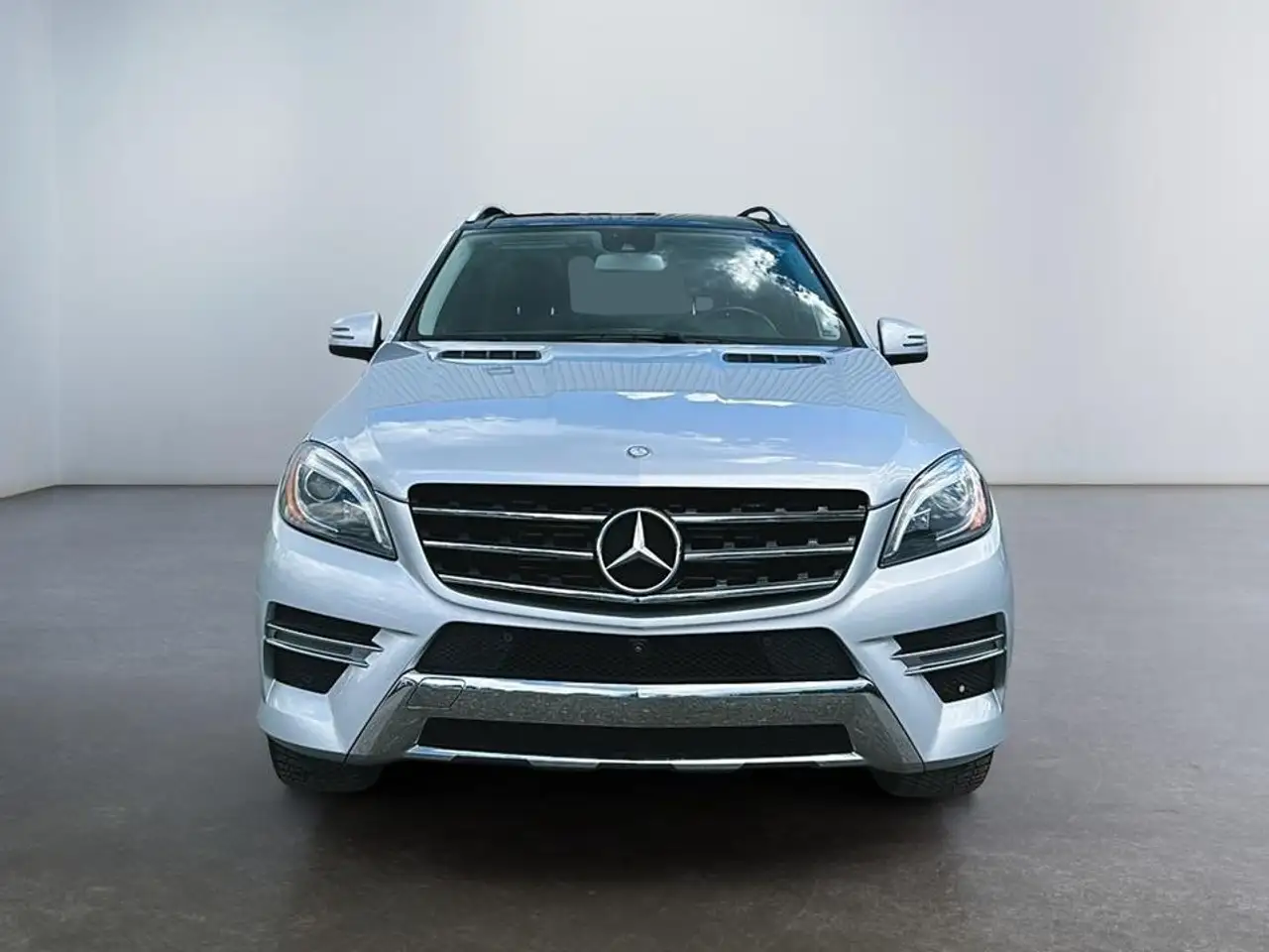 Mercedes-Benz M-Class снимка Mercedes-Benz M-Class