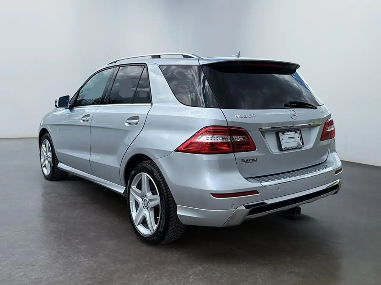 Mercedes-Benz M-Class снимка Mercedes-Benz M-Class