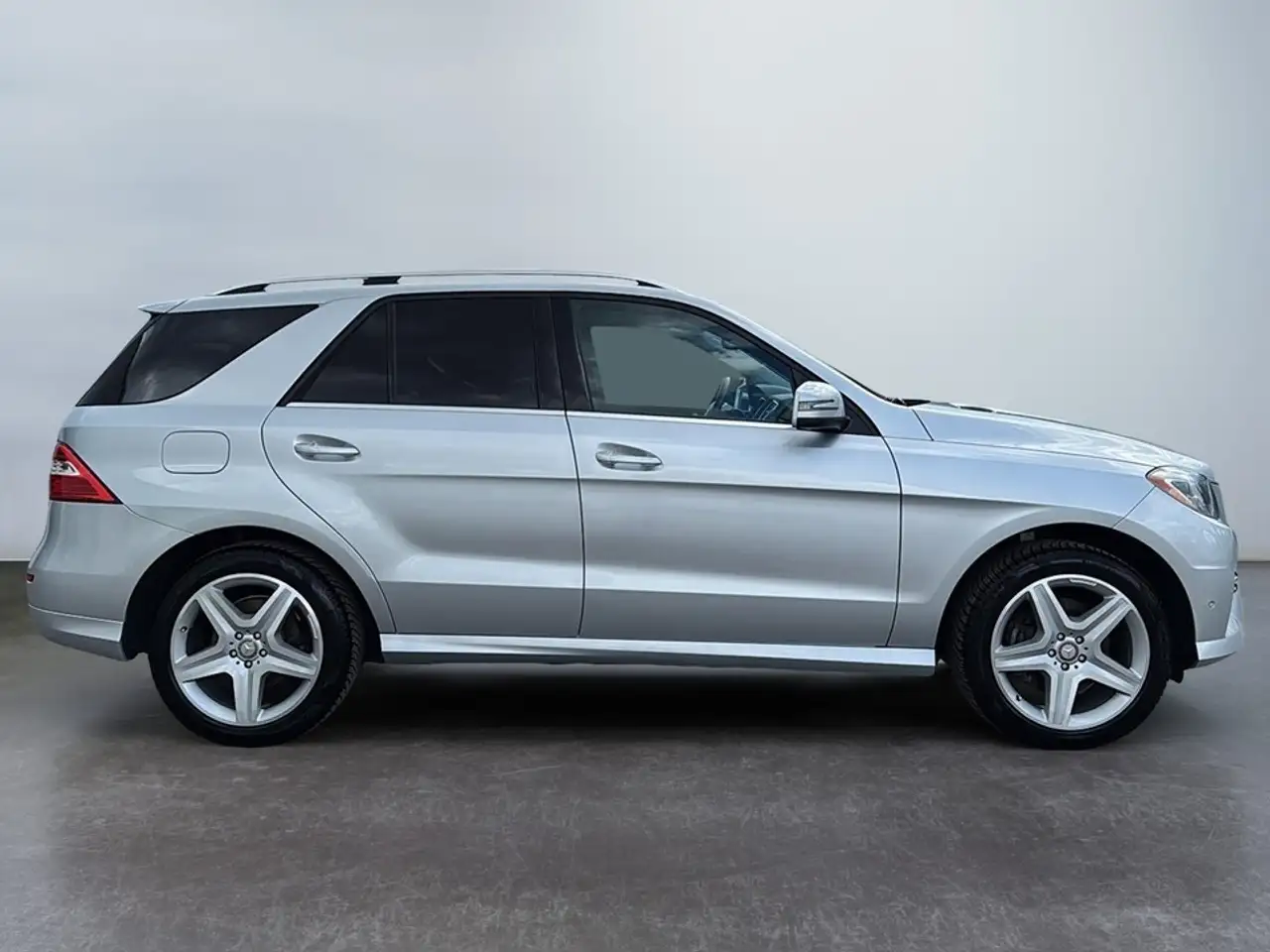 Mercedes-Benz M-Class снимка Mercedes-Benz M-Class