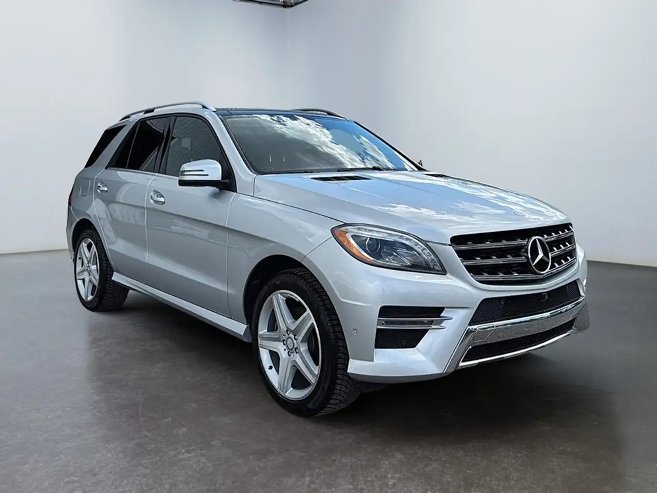 Mercedes-Benz M-Class снимка Mercedes-Benz M-Class