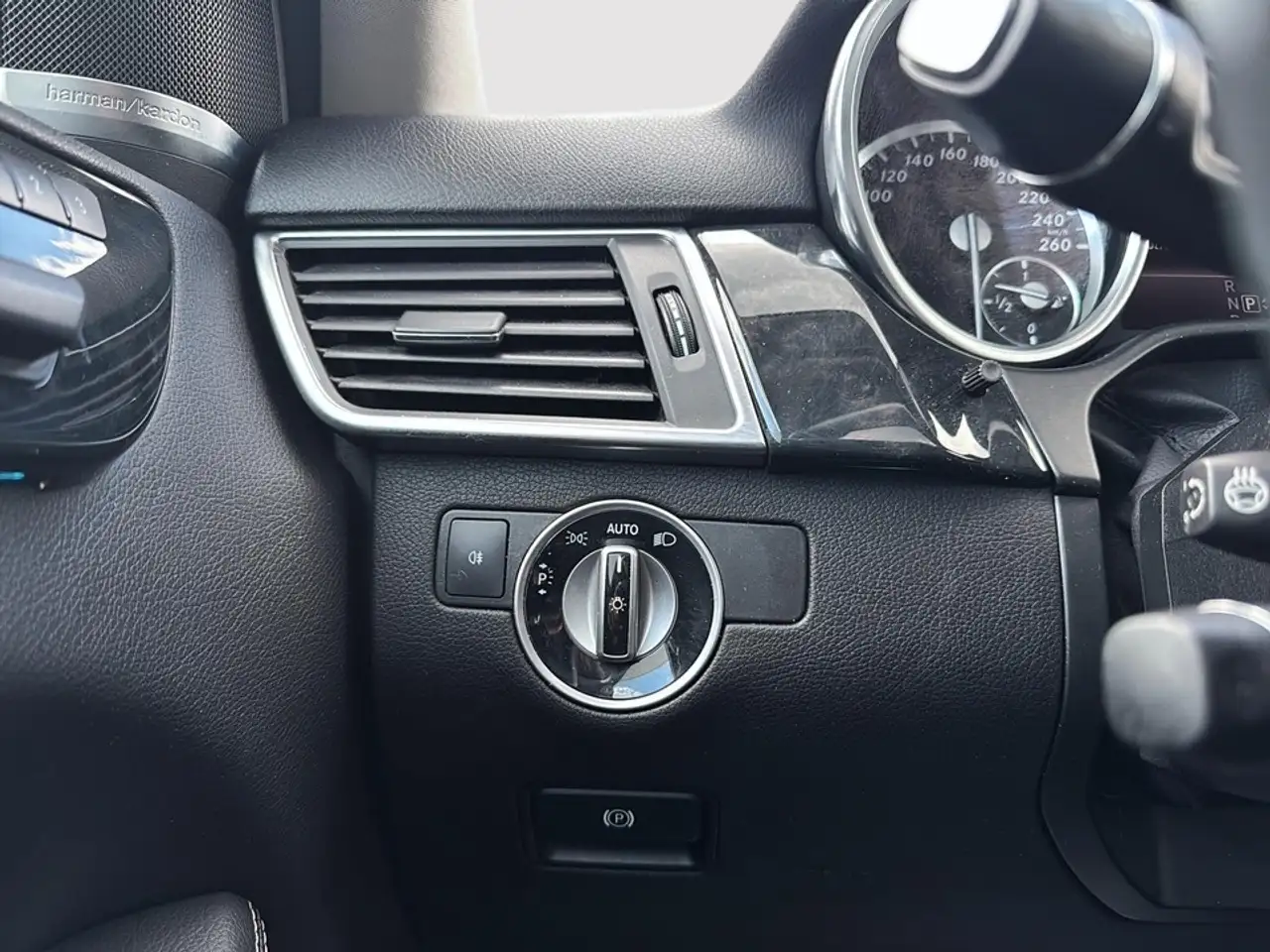 Mercedes-Benz M-Class снимка Mercedes-Benz M-Class