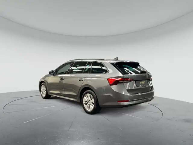 Skoda Octavia view 4
