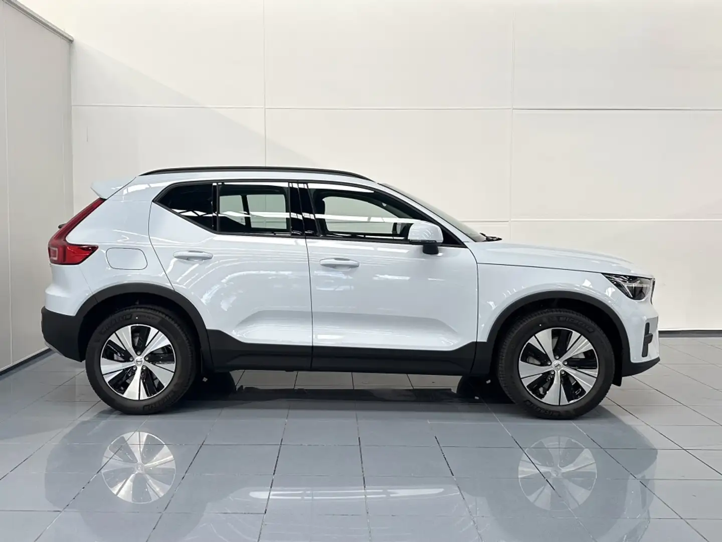 Volvo XC40 B3 Essential Aut. Azul - 2