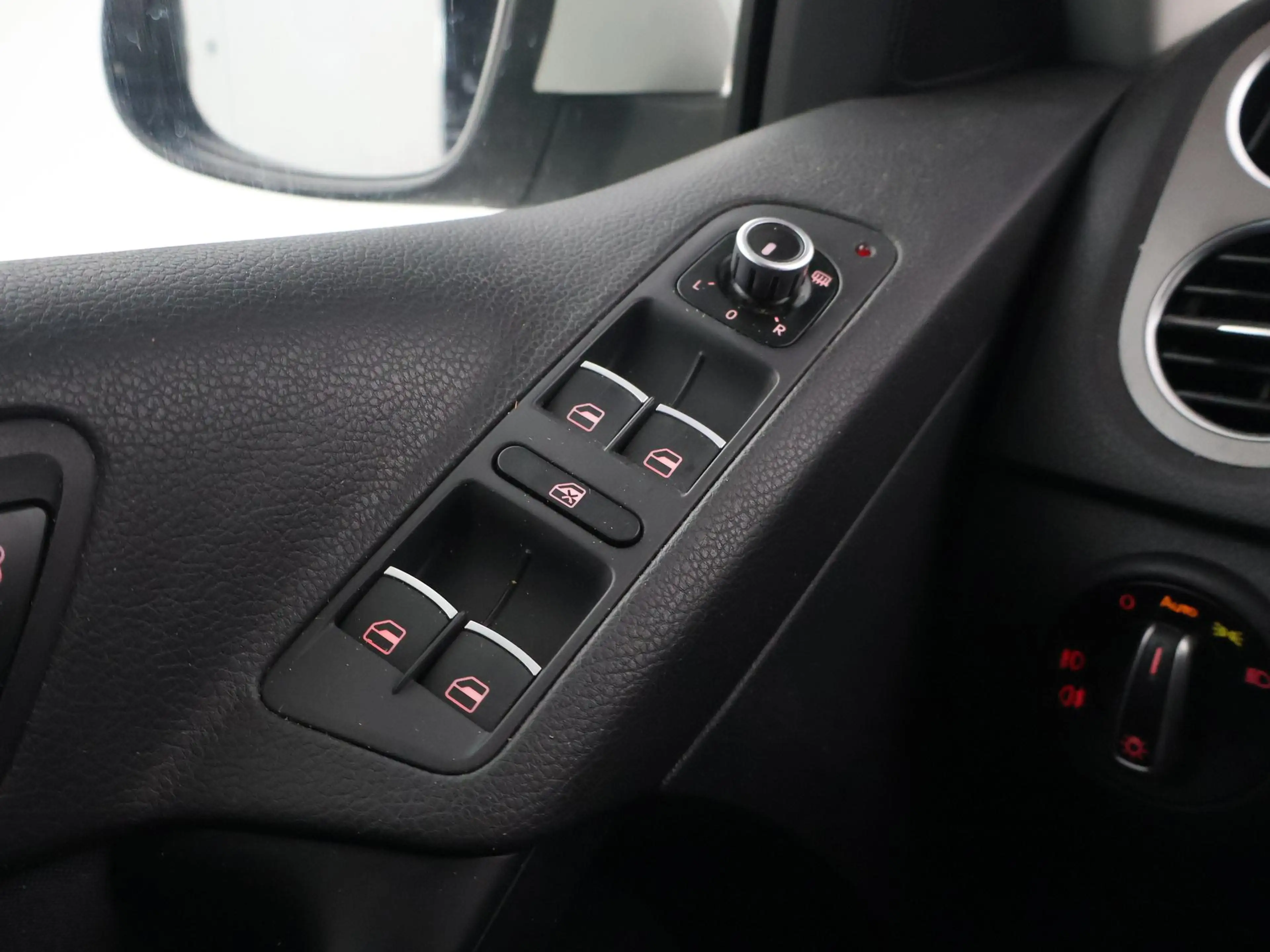 Volkswagen Tiguan 2.0 TSI 170 PK SPORT&STYLE 4MOTION AUT. + CARPLAY — photo 26