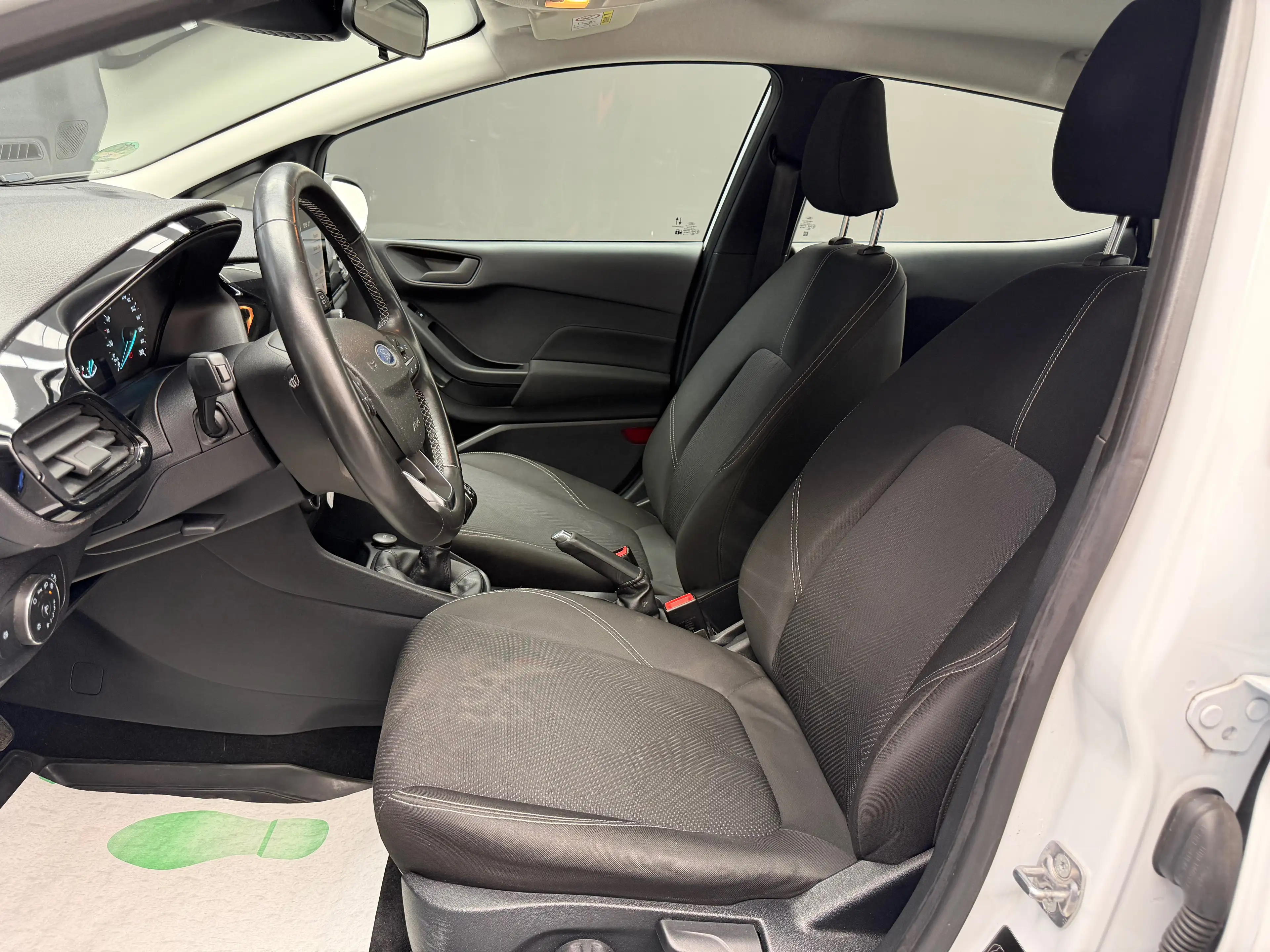 Ford Fiesta 1.0 EcoBoost * 1ER PROP + CLIM + REGU + GARANTIE * — photo 8