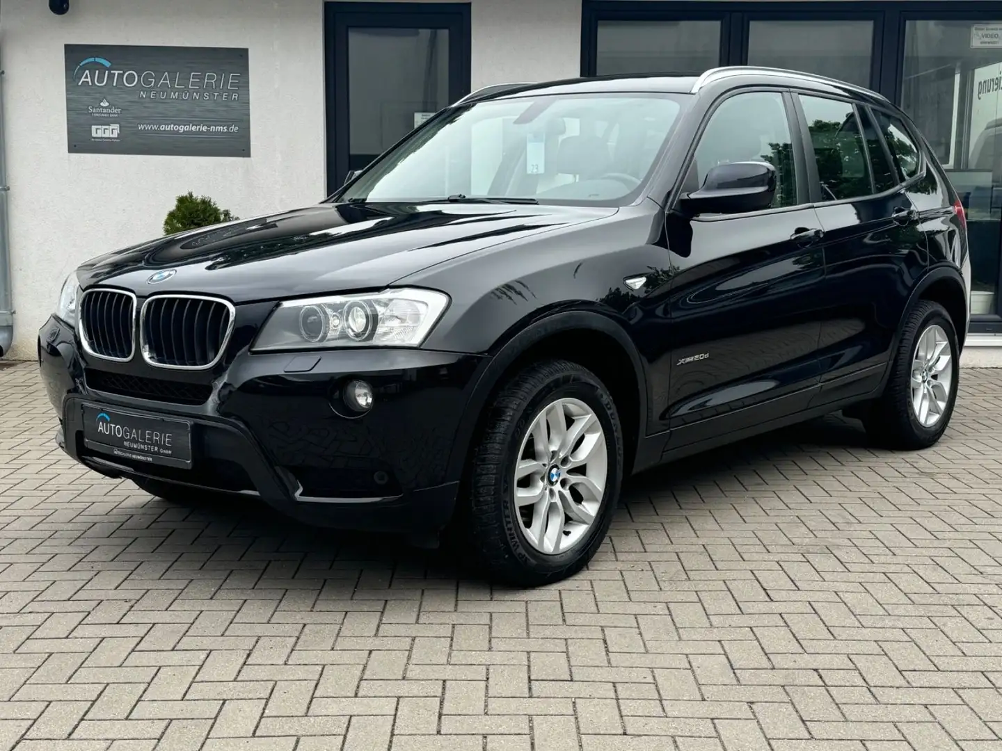 BMW X3 xDrive 20 d°Klima°AHK°Bi-Xenon°Tempo°SHZ°PDC Zwart - 1