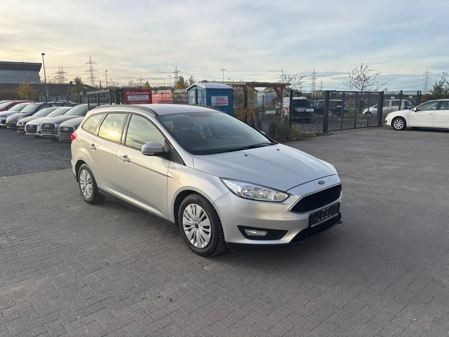 Ford Focus Turnier Business*NAVI*TÜV NEU* Silber - 1