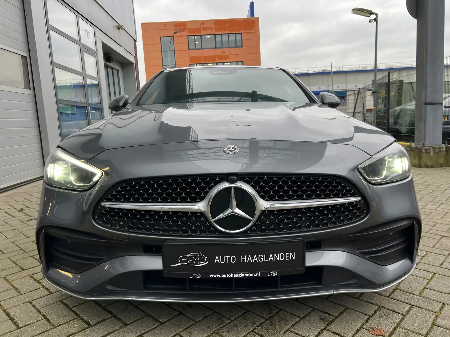 Mercedes-Benz C 300 AMG Line Pano-Keyless-Cam-Dodehoek Grijs - 2