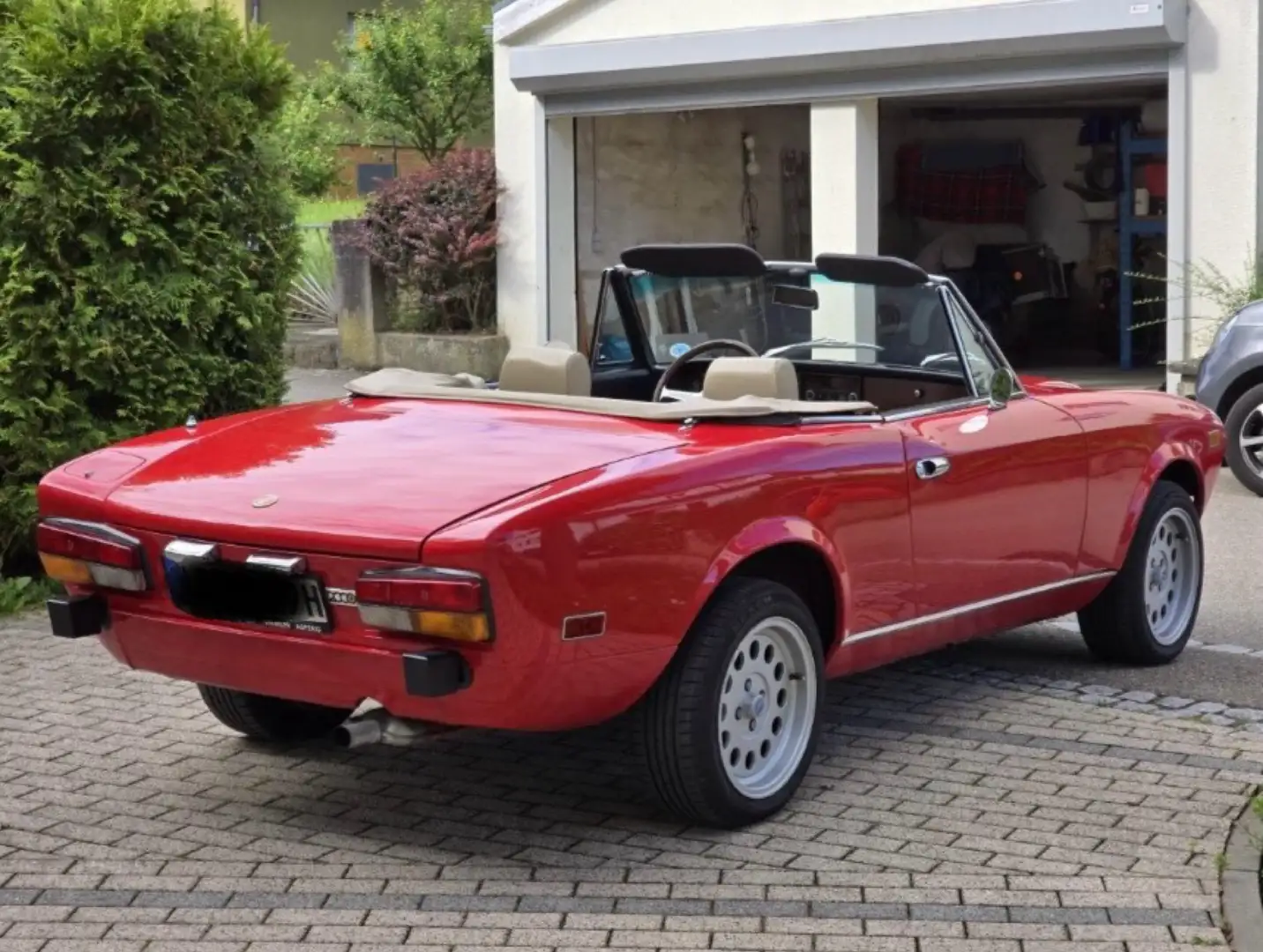 Fiat 124 Spider Rosso - 2