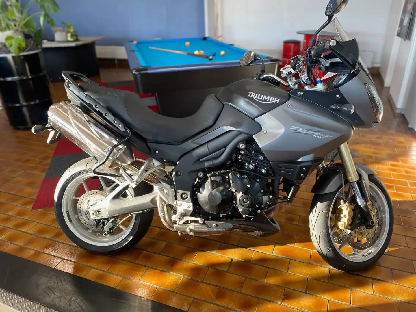 Triumph Tiger 1050 SE Šedá - 2