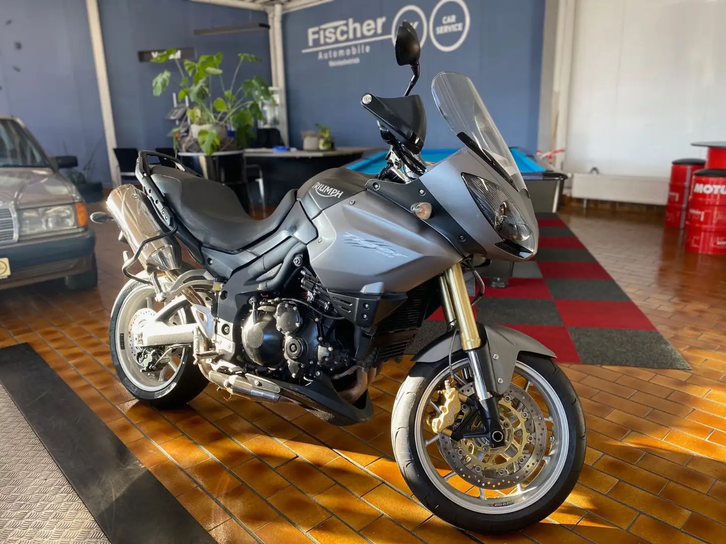 Triumph Tiger 1050 SE Šedá - 1