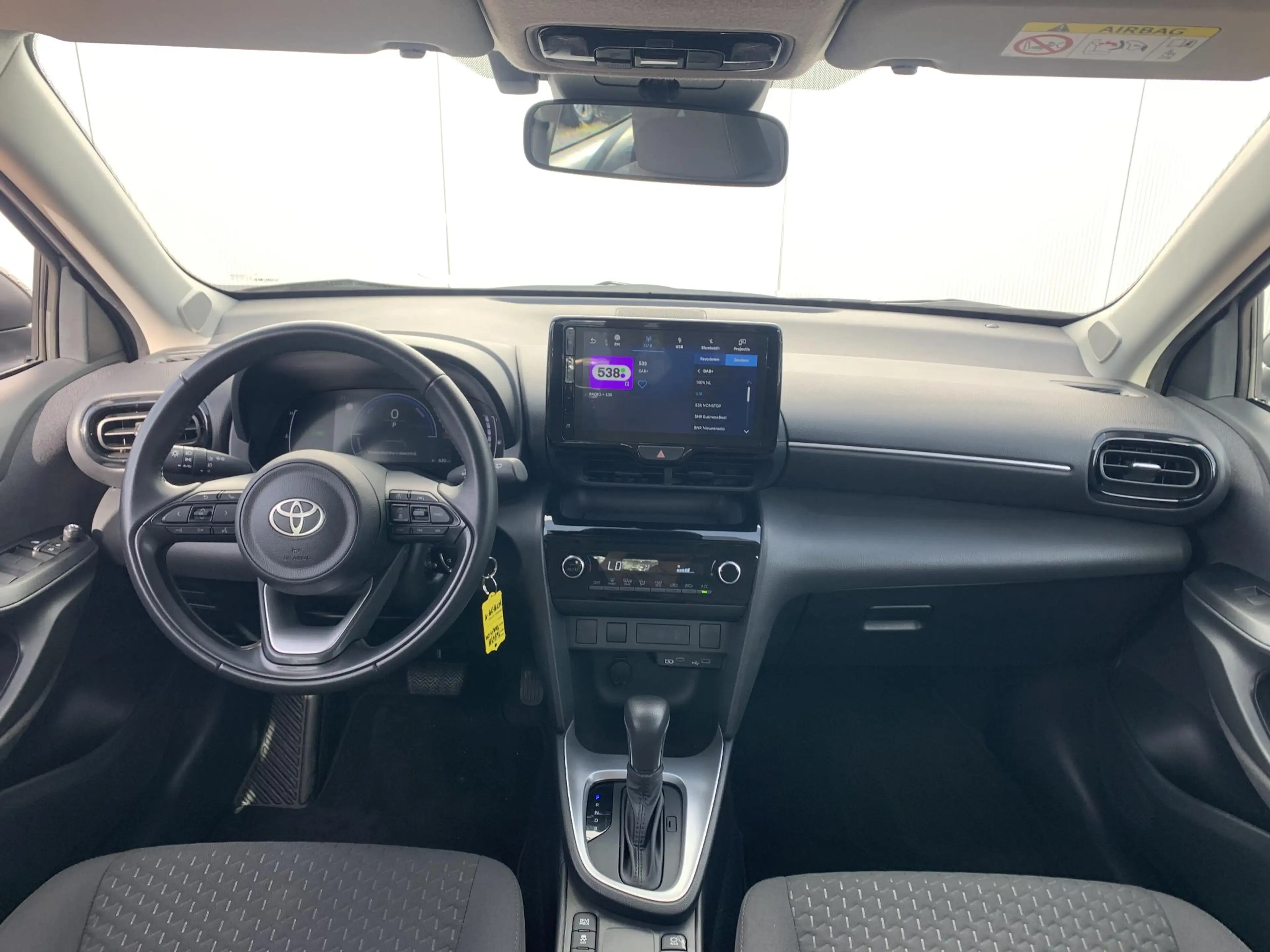 Toyota Yaris Cross 1.5 Hybrid 115 Active / Camera / — photo 9
