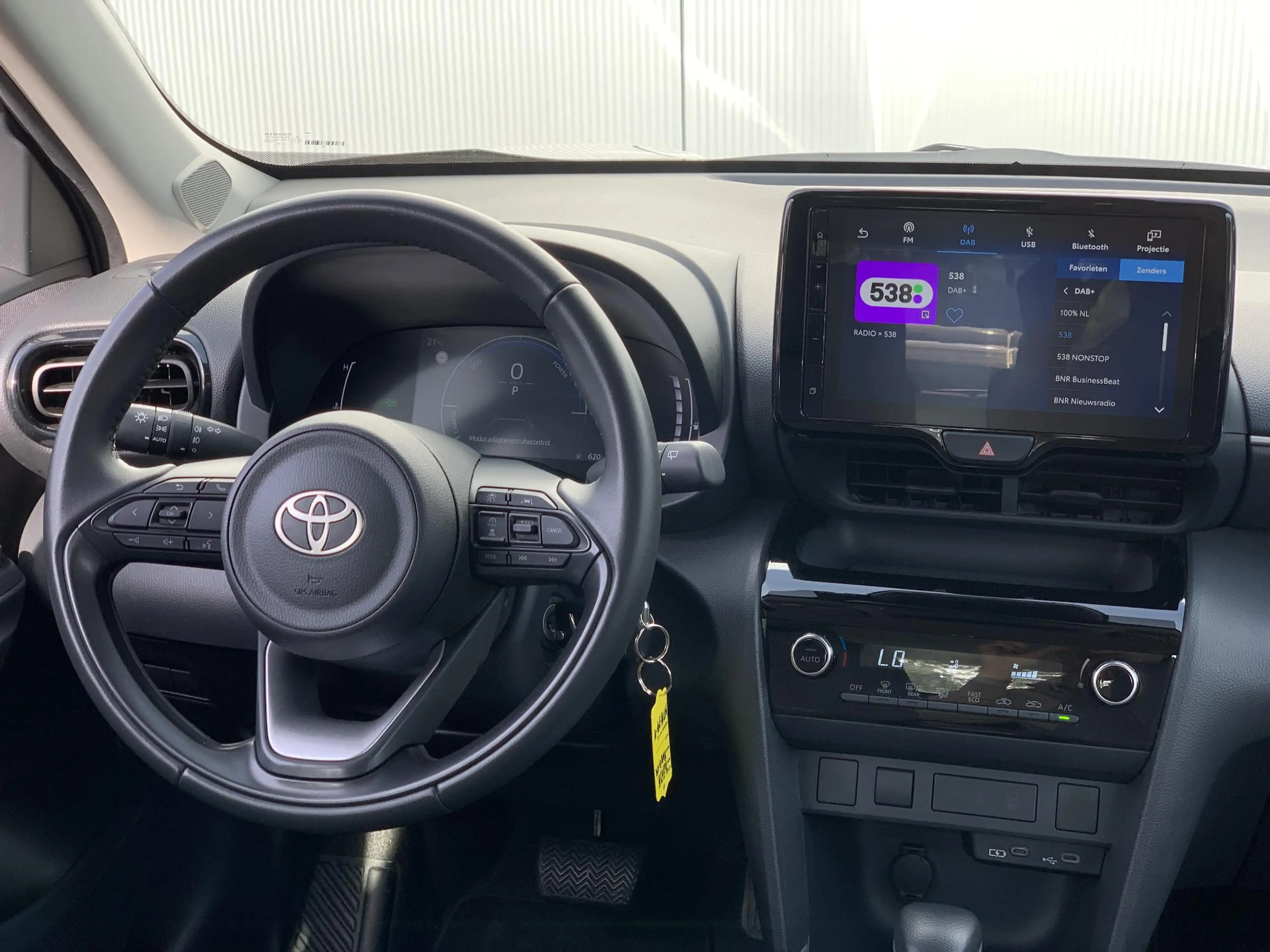Toyota Yaris Cross 1.5 Hybrid 115 Active / Camera / — photo 10