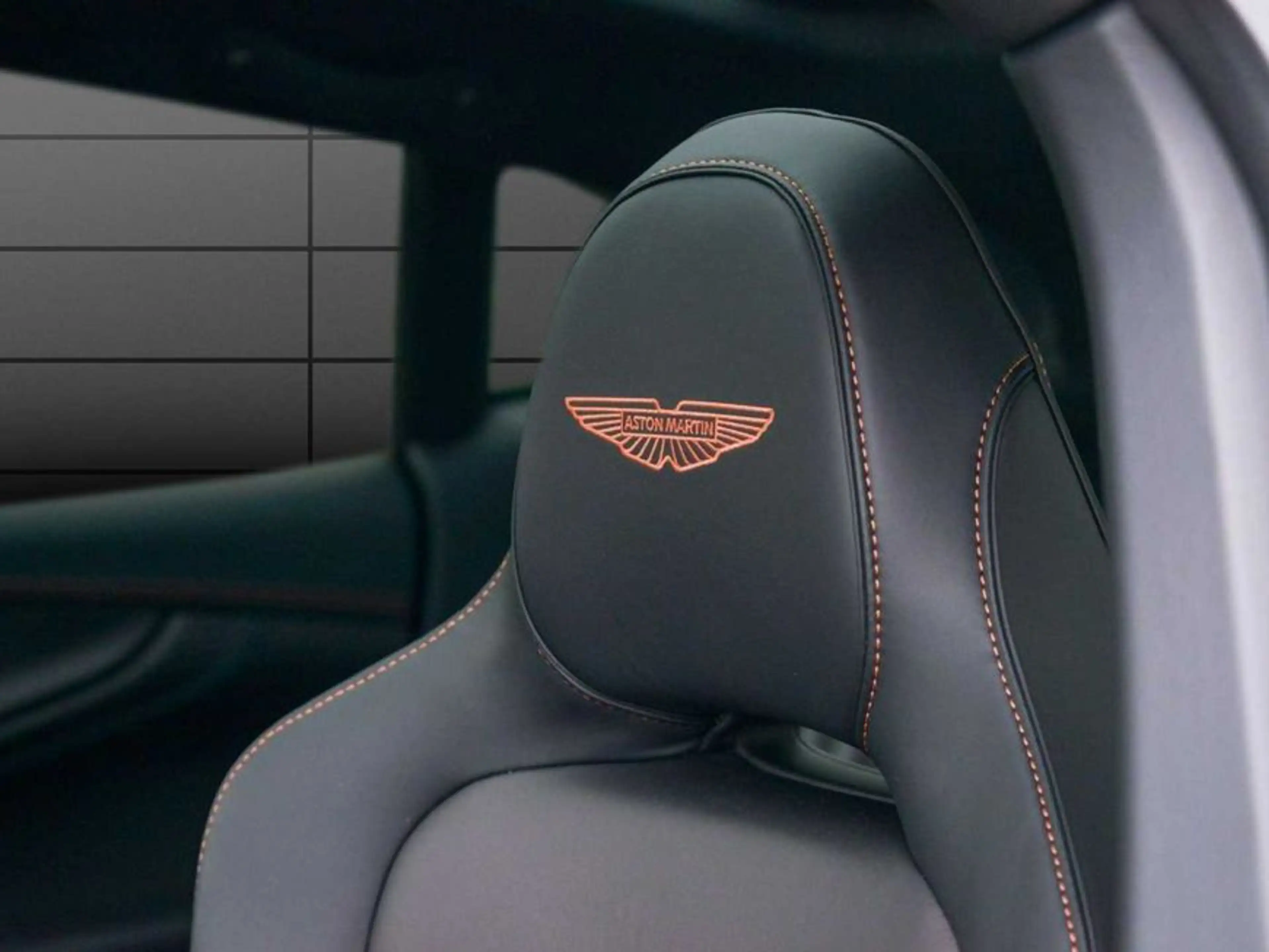 Aston Martin DBX 707 — photo 4