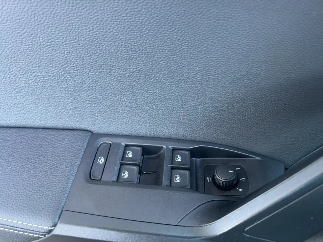 SEAT Arona 1.0 TGI Xcellence Apple CarPlay SHZ PDC BT, миниатюра 18