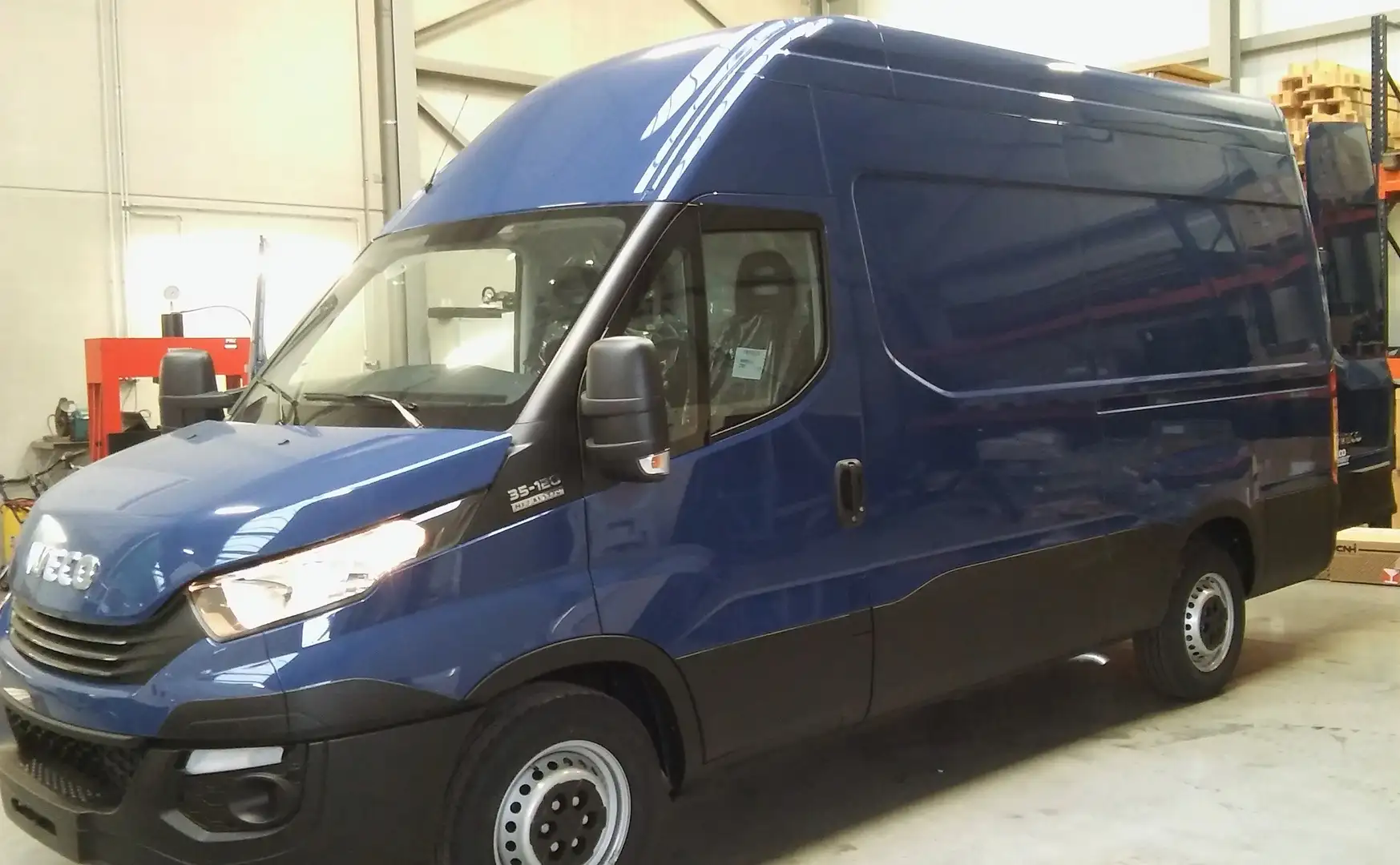 Iveco Daily Blauw - 1
