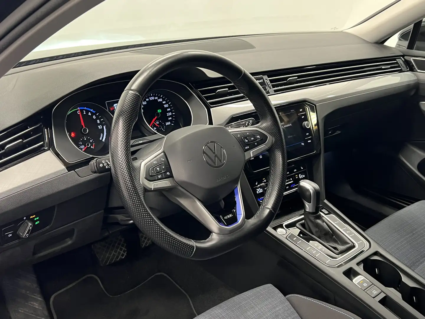 Volkswagen Passat Variant 1.4 TSI PHEV GTE Business | NAVIGATIE | TREKHAAK | Schwarz - 2