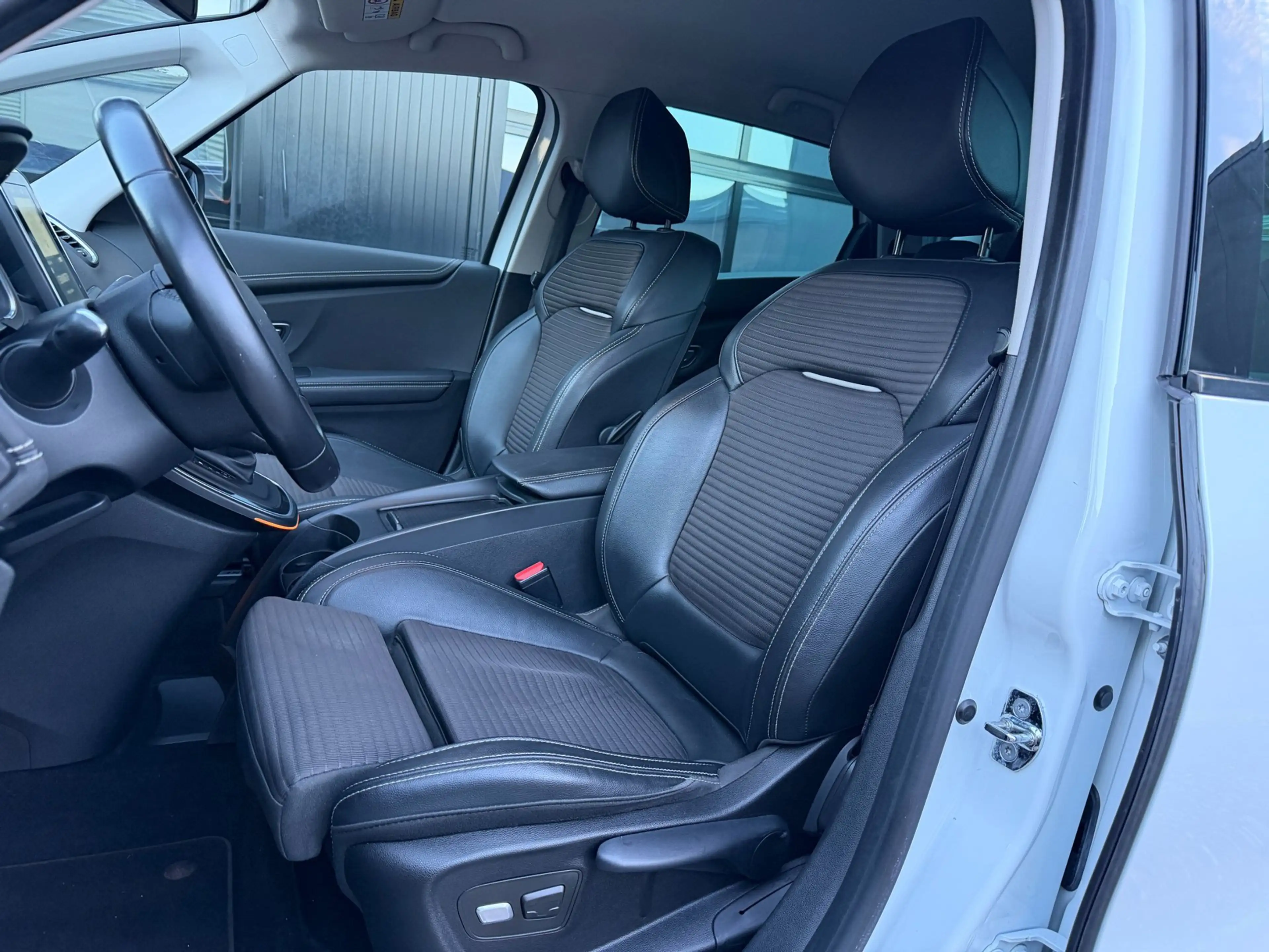Renault Scenic 1.3 TCe Bose LED Navi Camera Trekh. Aut. — photo 13