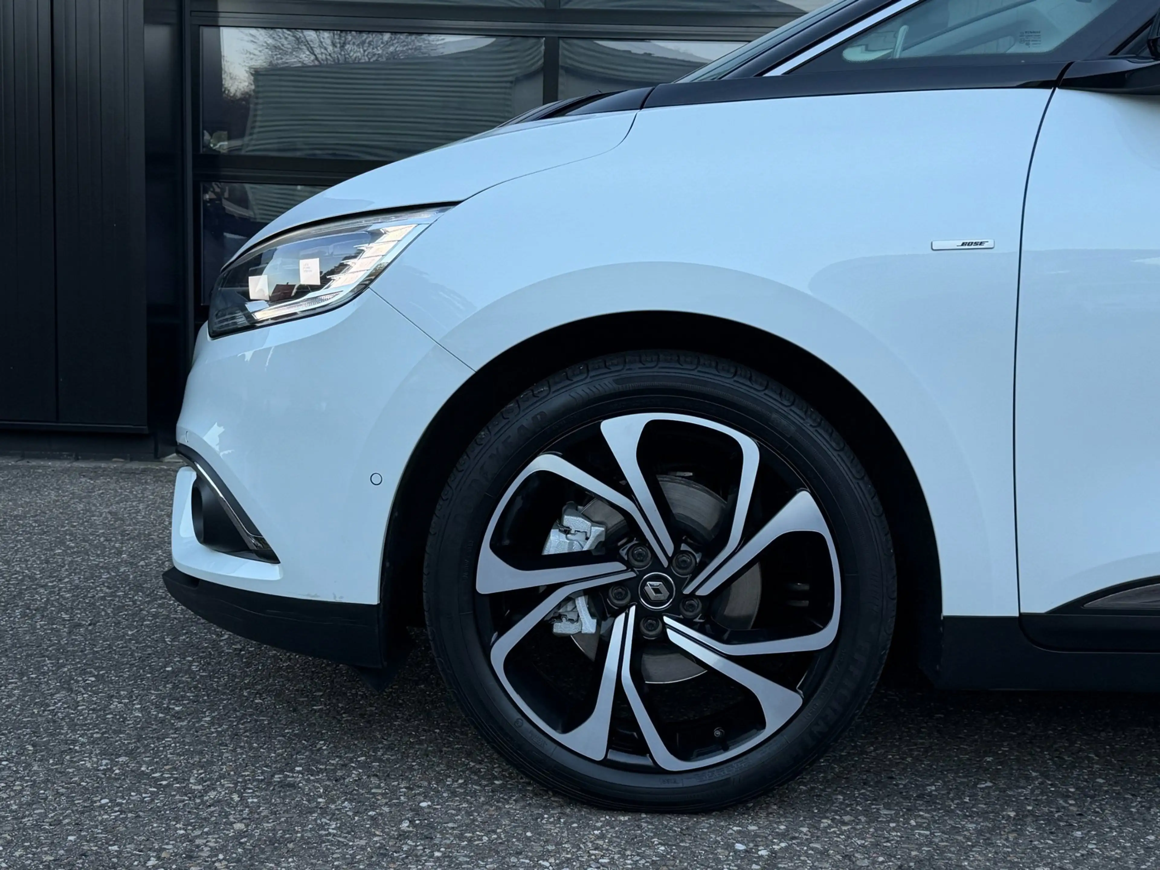 Renault Scenic 1.3 TCe Bose LED Navi Camera Trekh. Aut. — photo 8