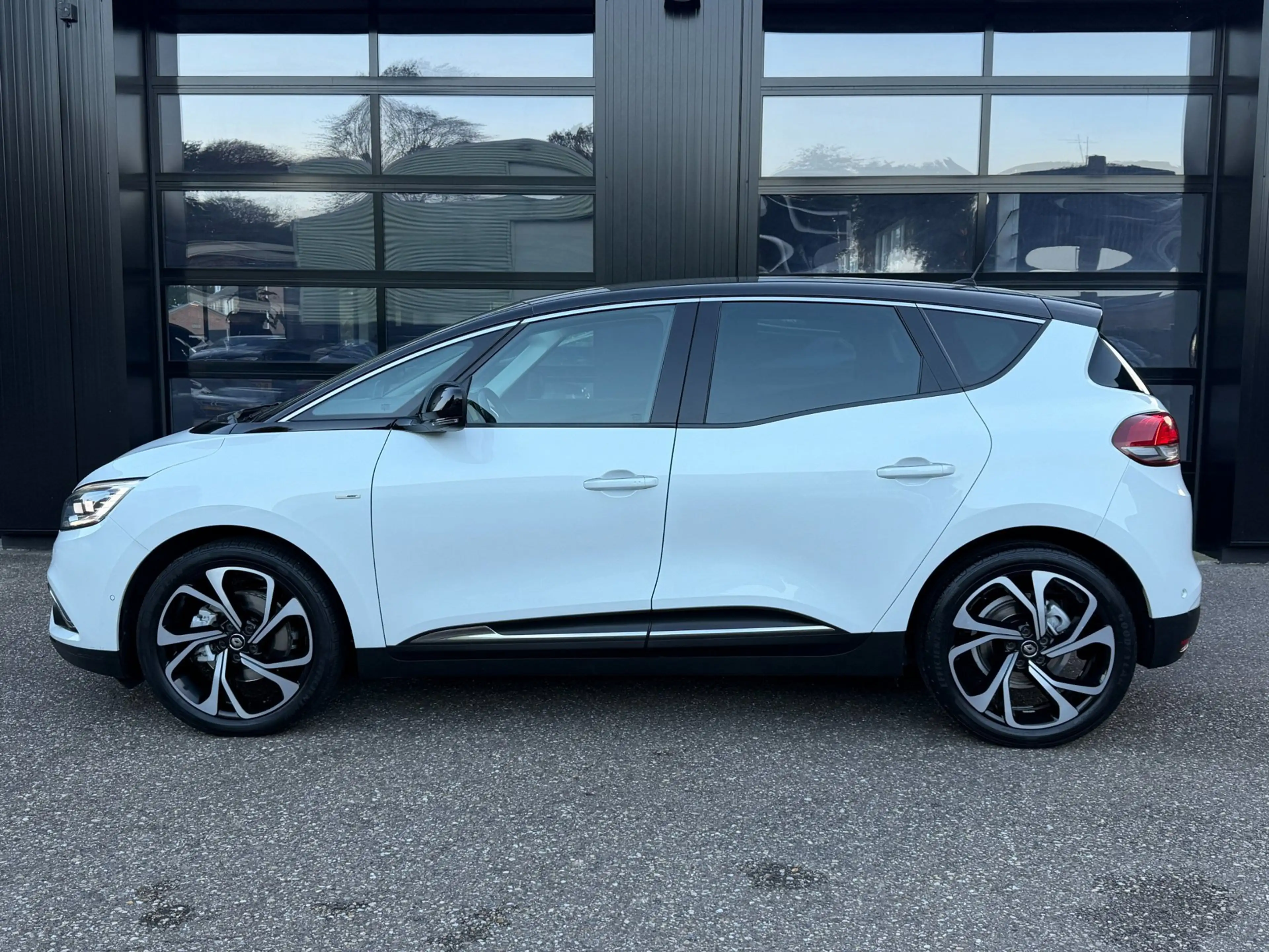 Renault Scenic 1.3 TCe Bose LED Navi Camera Trekh. Aut. — photo 4