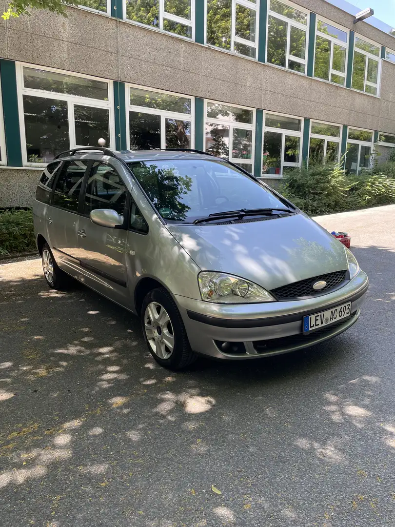 Ford Galaxy Ghia Grau - 1