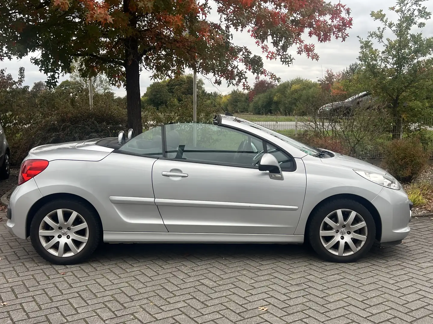 Peugeot 207 Sport 1.6*Leder*2.Hd.*Klimaautomatik*Scheckheft Grau - 2